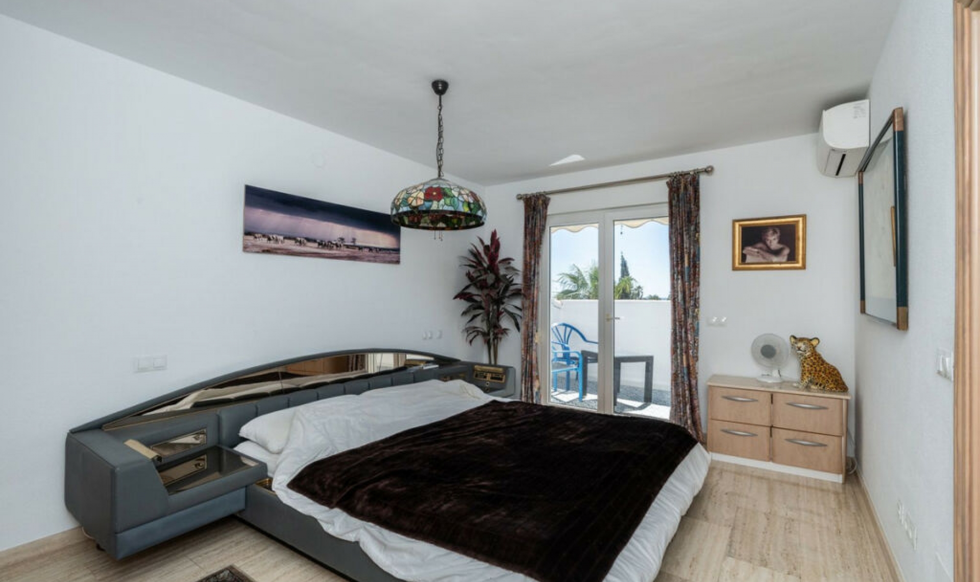 Resale - House -
Marbesa