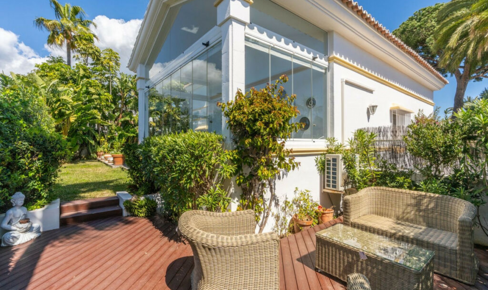 Resale - House -
Marbesa