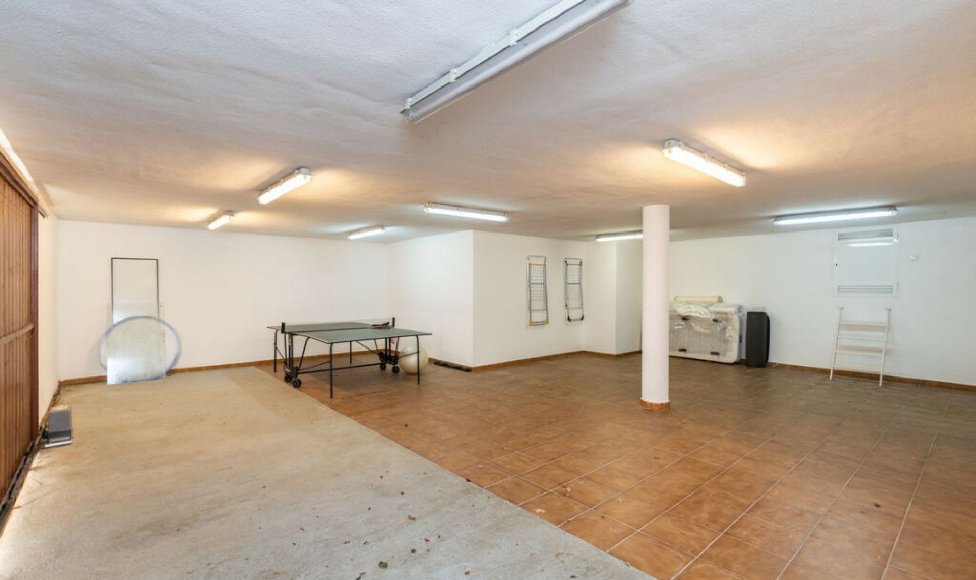 Resale - House -
Marbesa