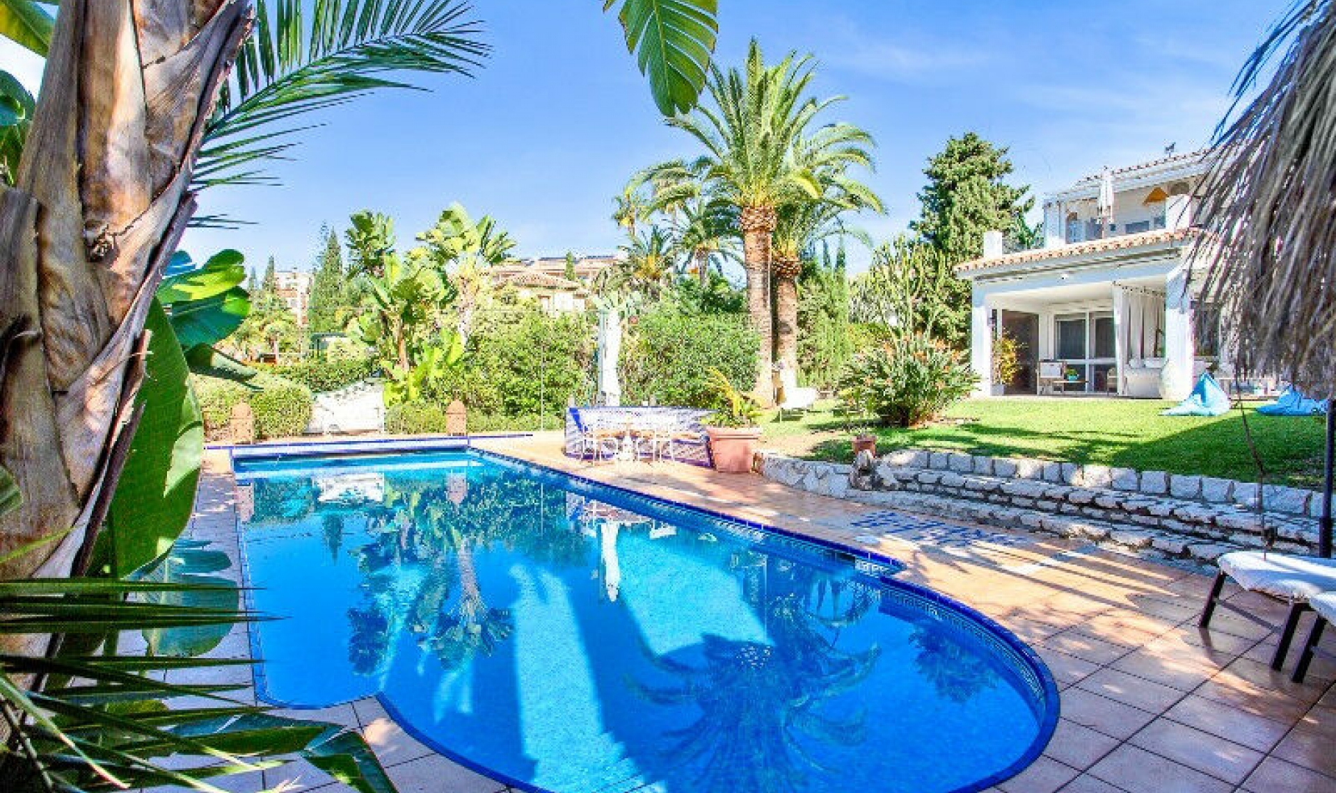 Resale - House -
Marbesa