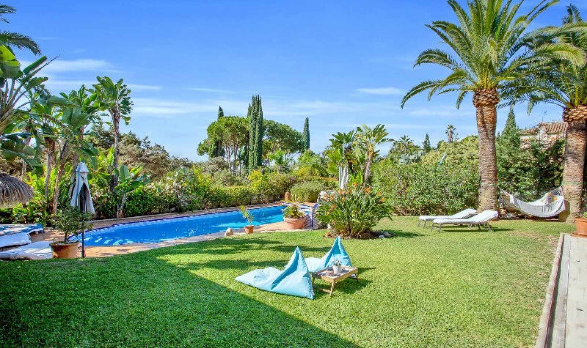 Resale - House -
Marbesa