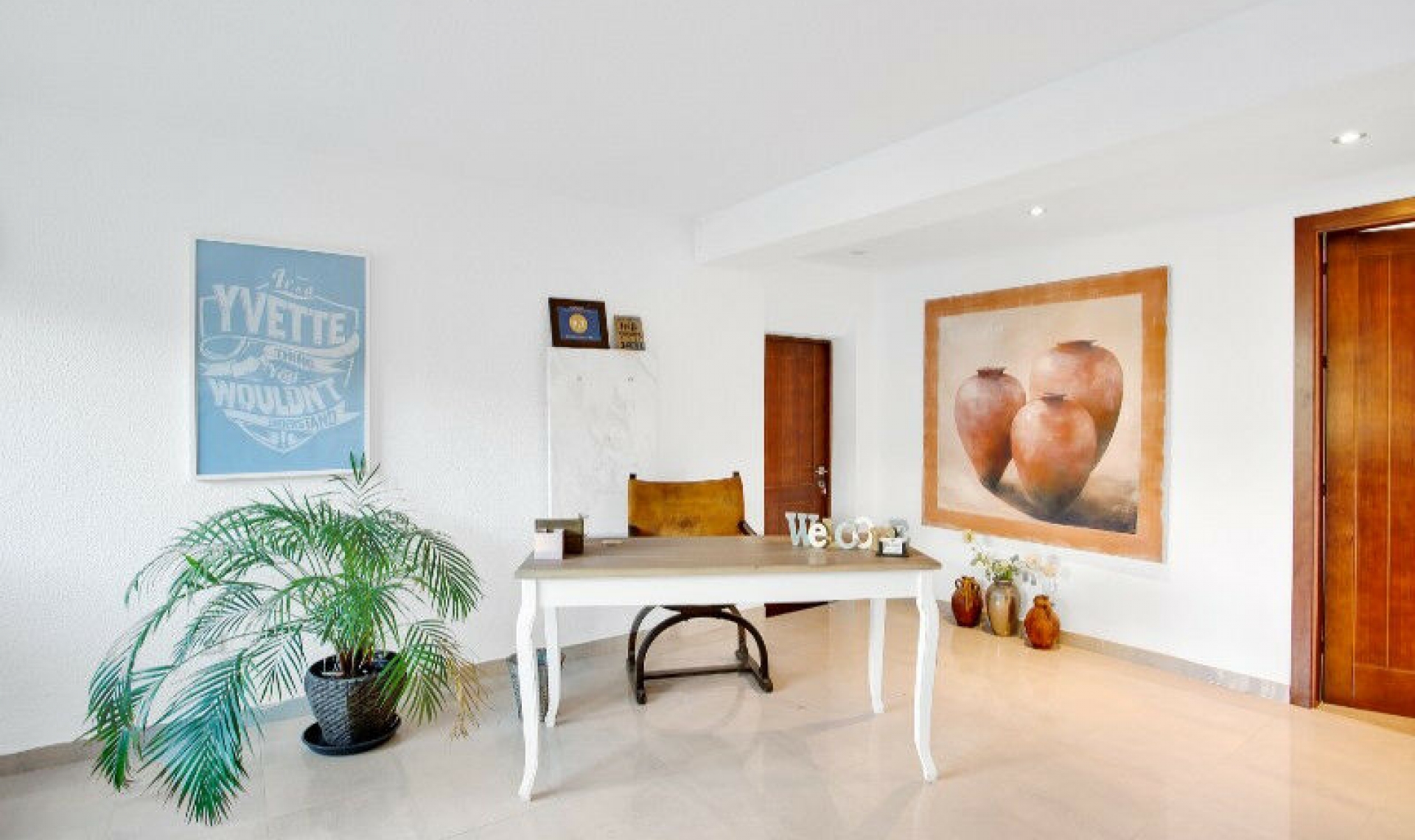 Resale - House -
Marbesa