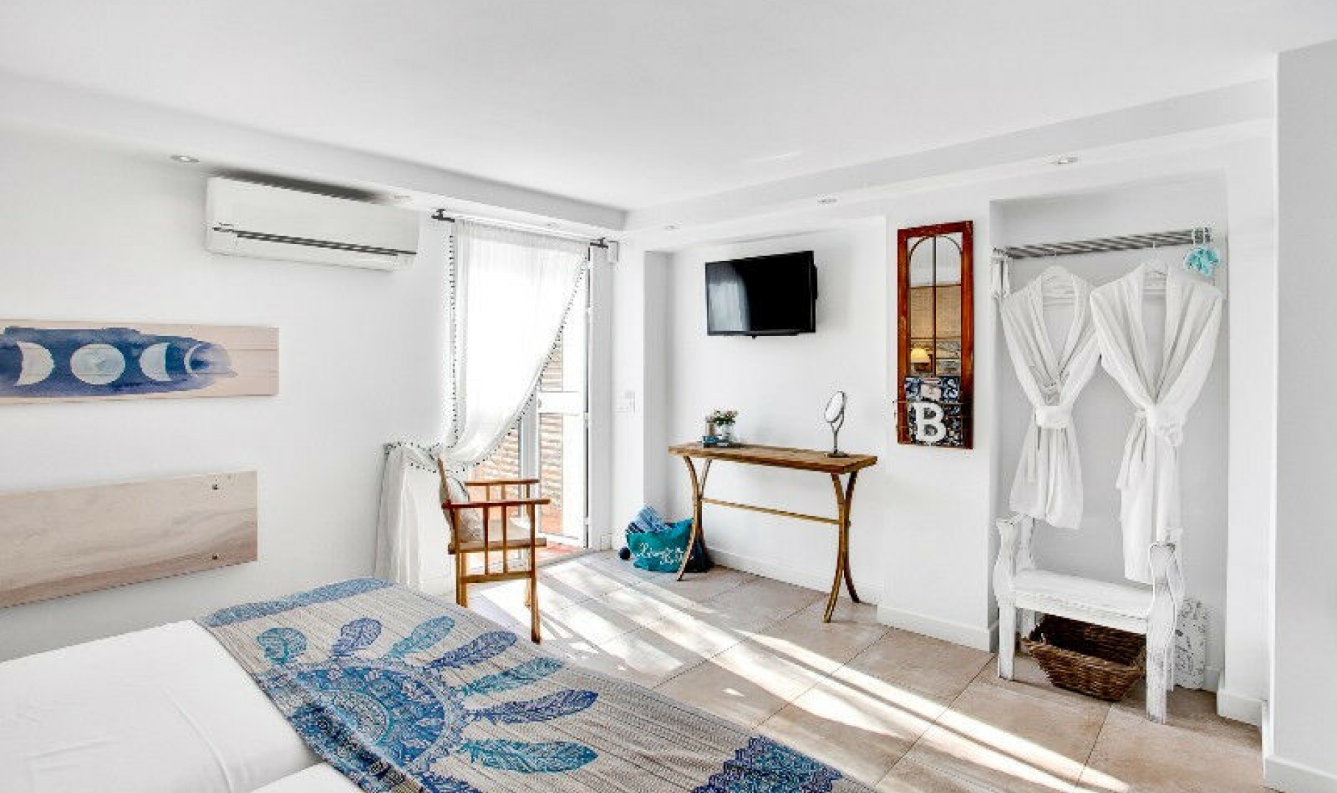 Resale - House -
Marbesa