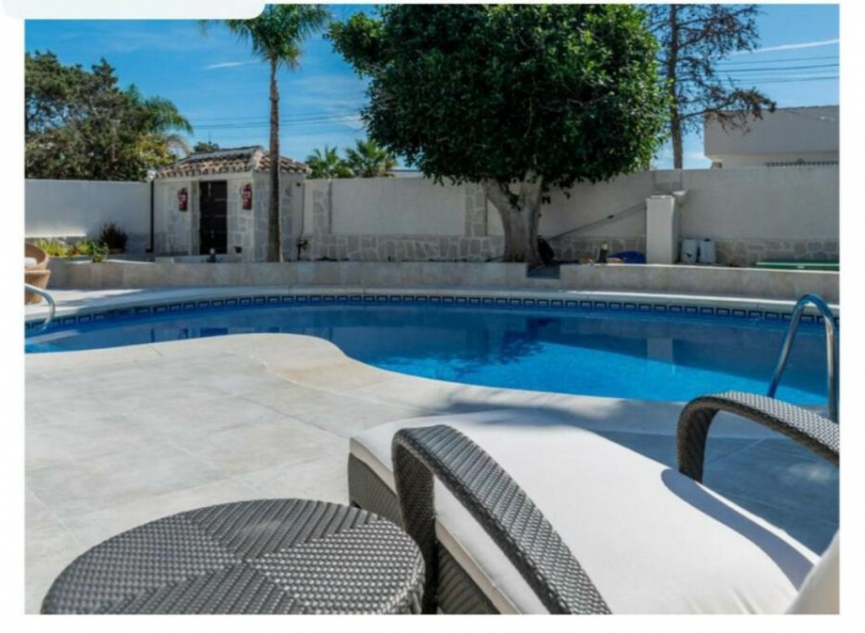 Resale - House -
Marbesa