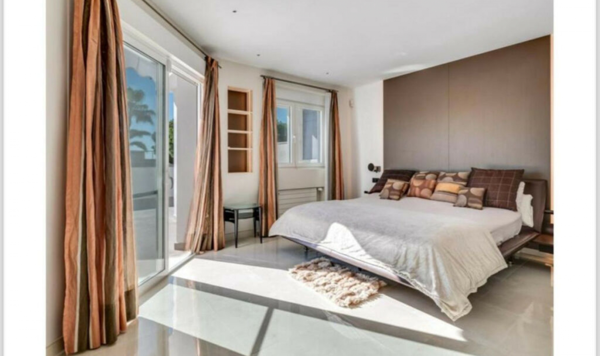 Resale - House -
Marbesa