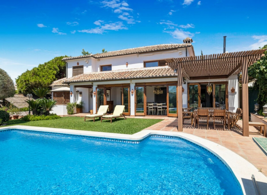 Resale - House -
Marbesa