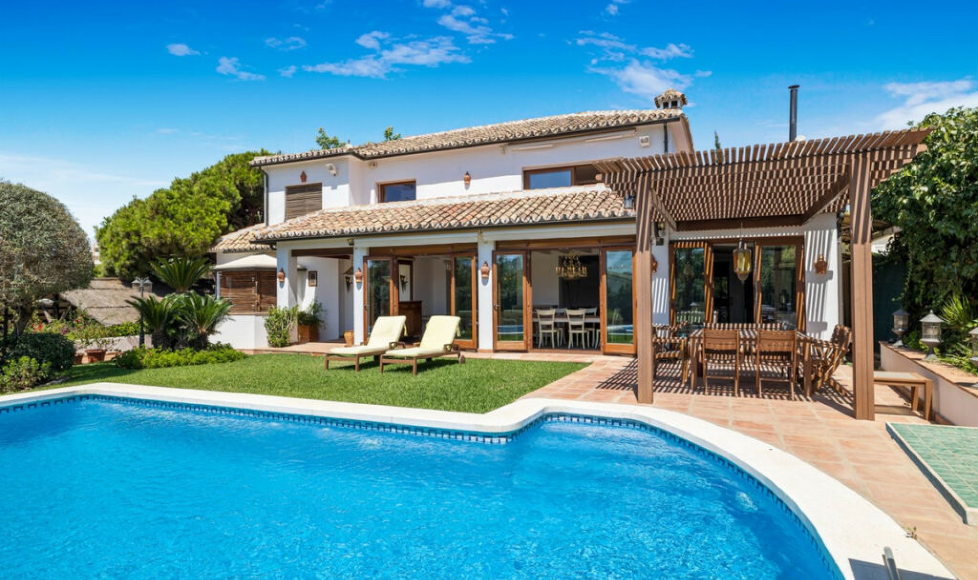 Resale - House -
Marbesa