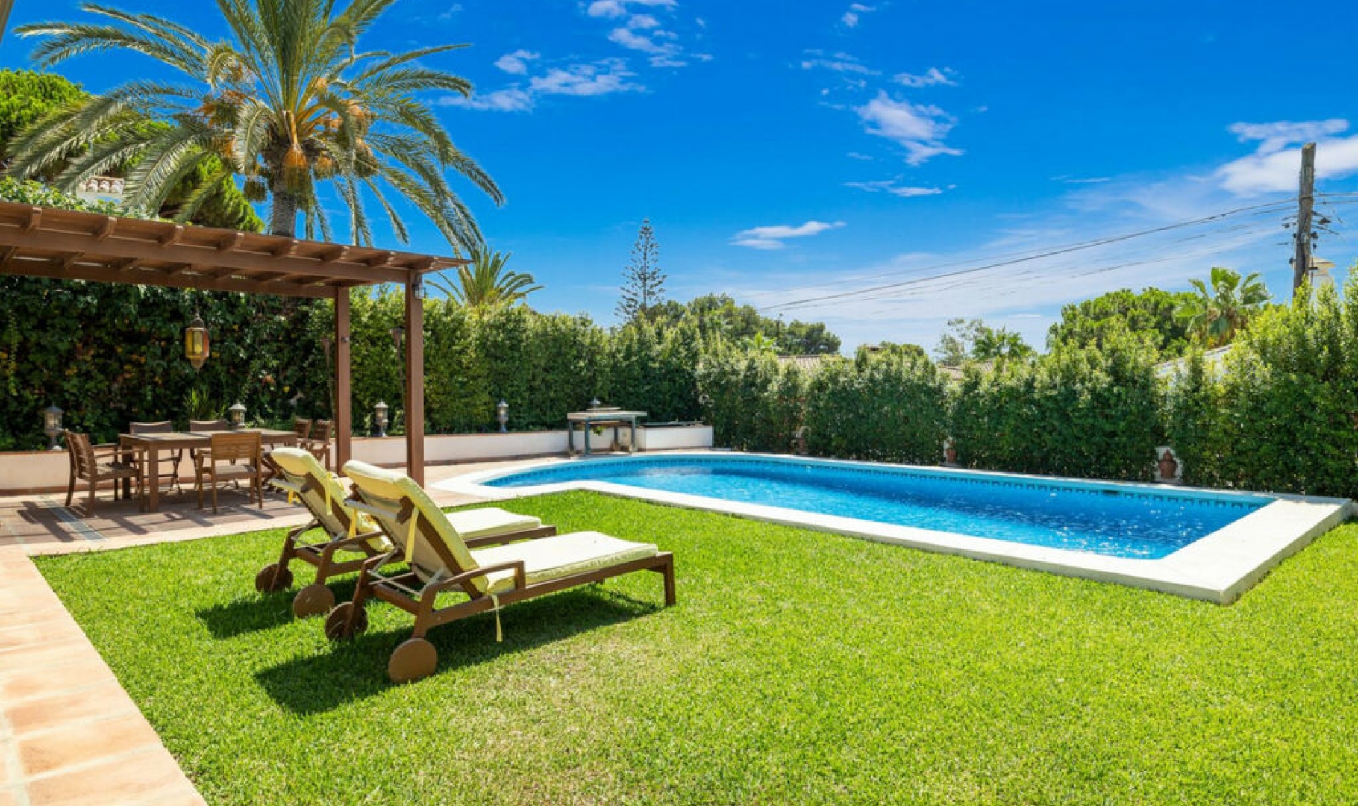 Resale - House -
Marbesa