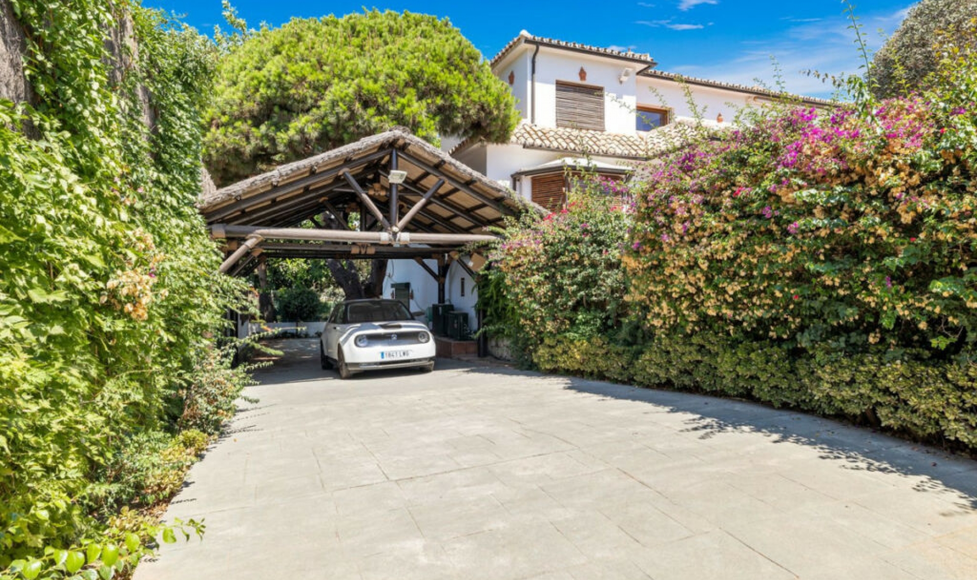 Resale - House -
Marbesa