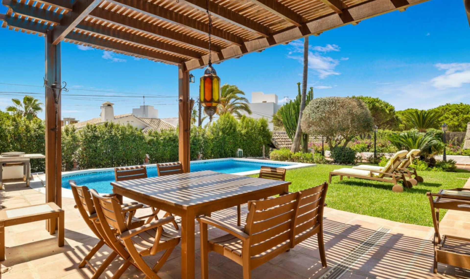 Resale - House -
Marbesa