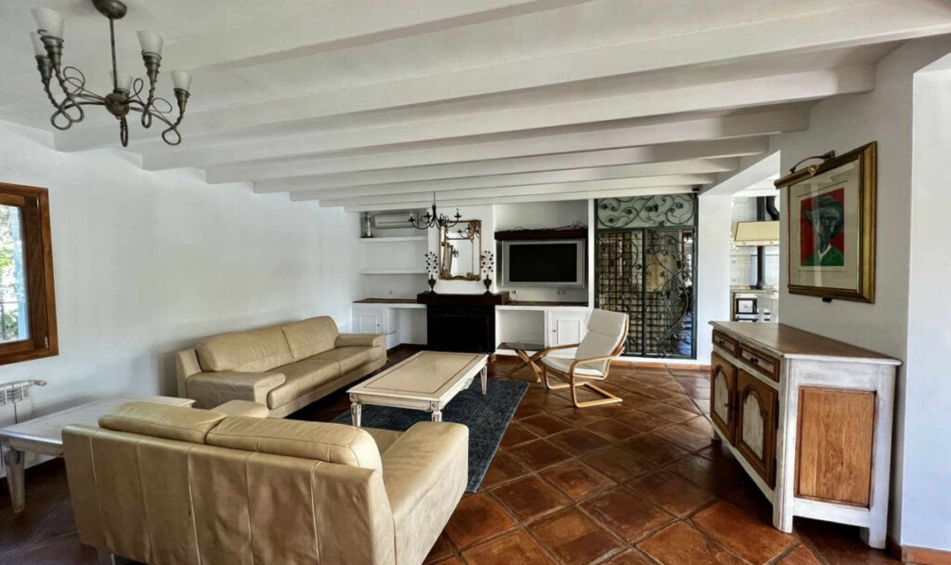 Resale - House -
Marbesa