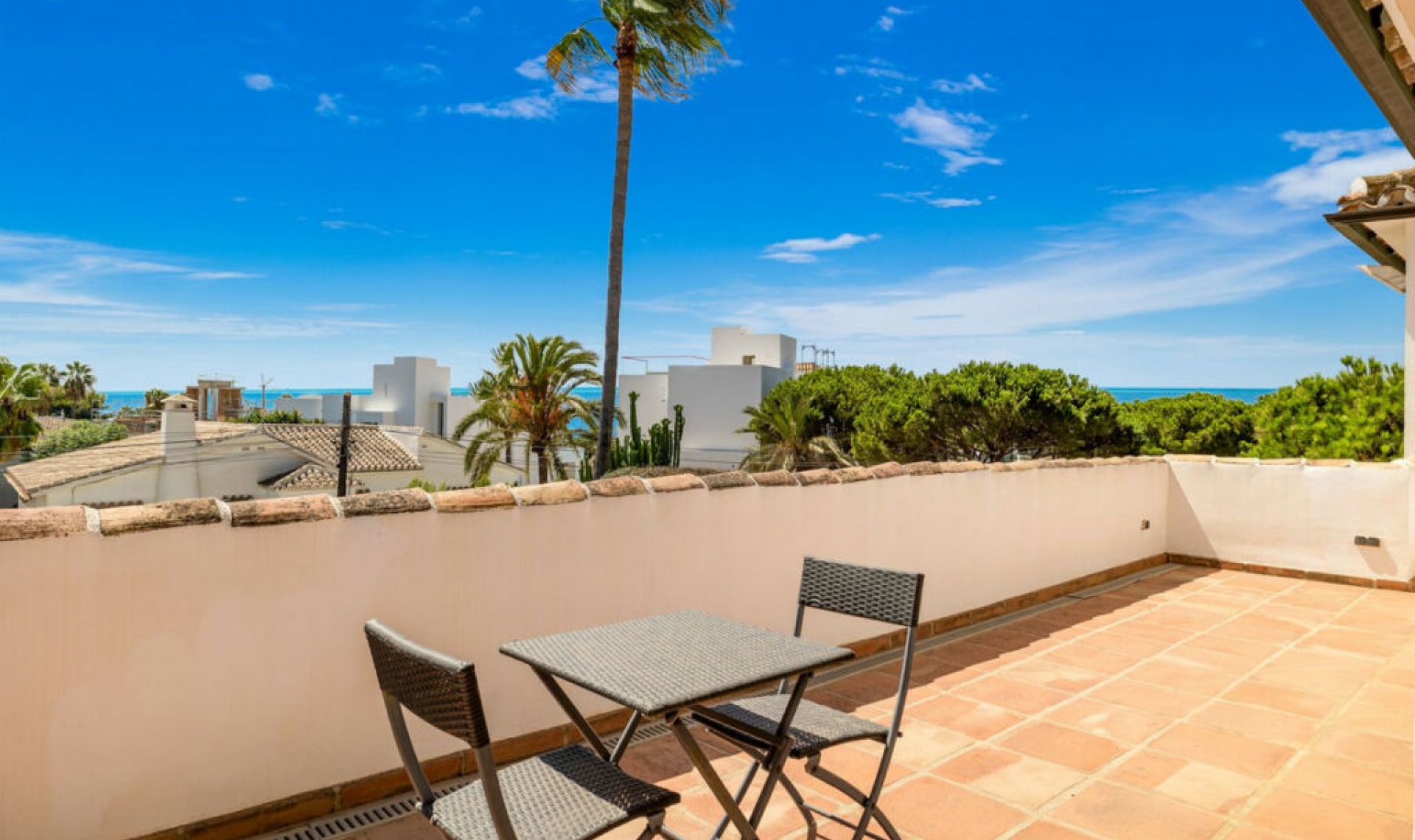 Resale - House -
Marbesa