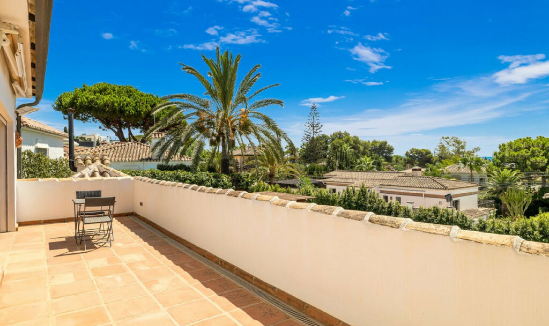 Resale - House -
Marbesa