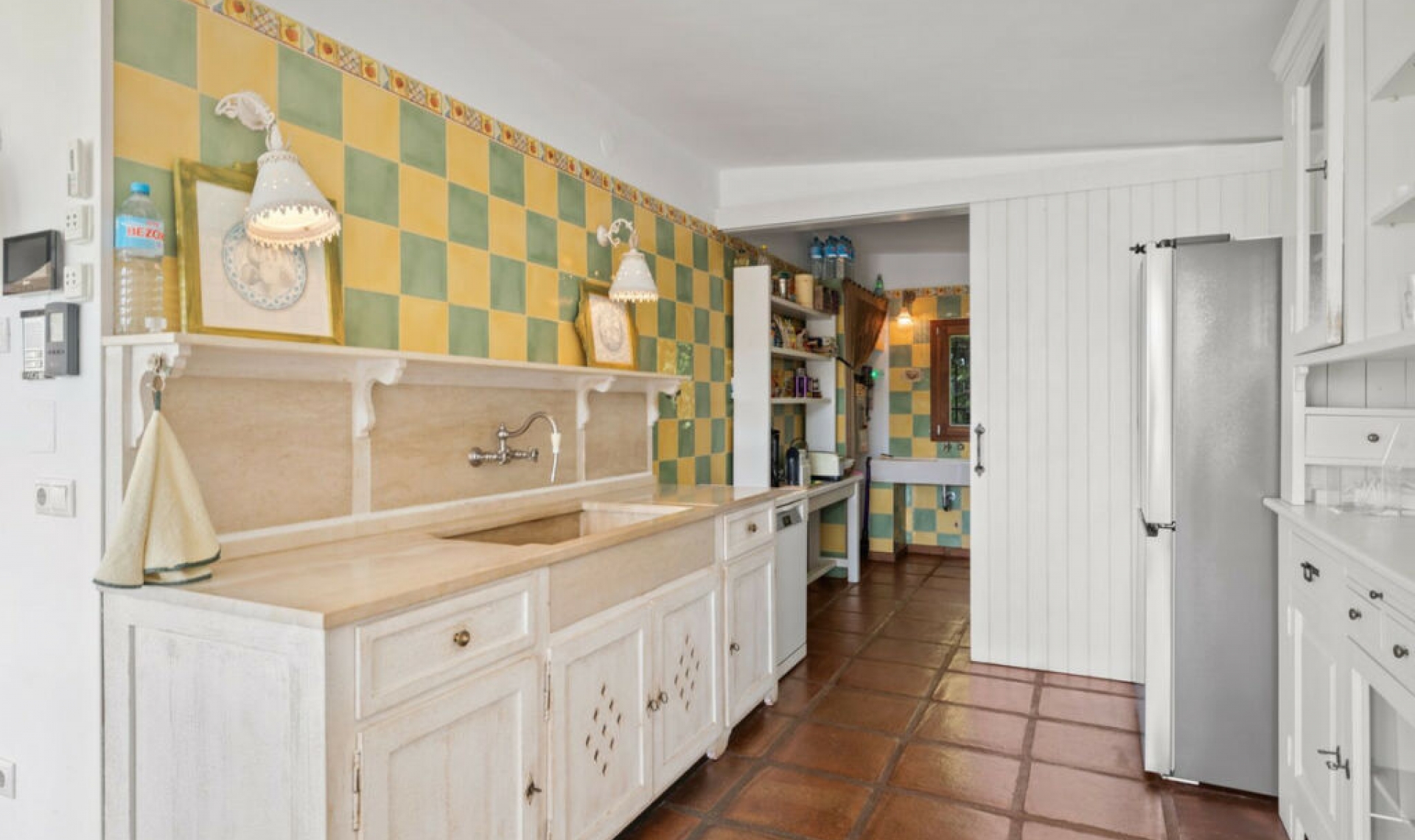 Resale - House -
Marbesa