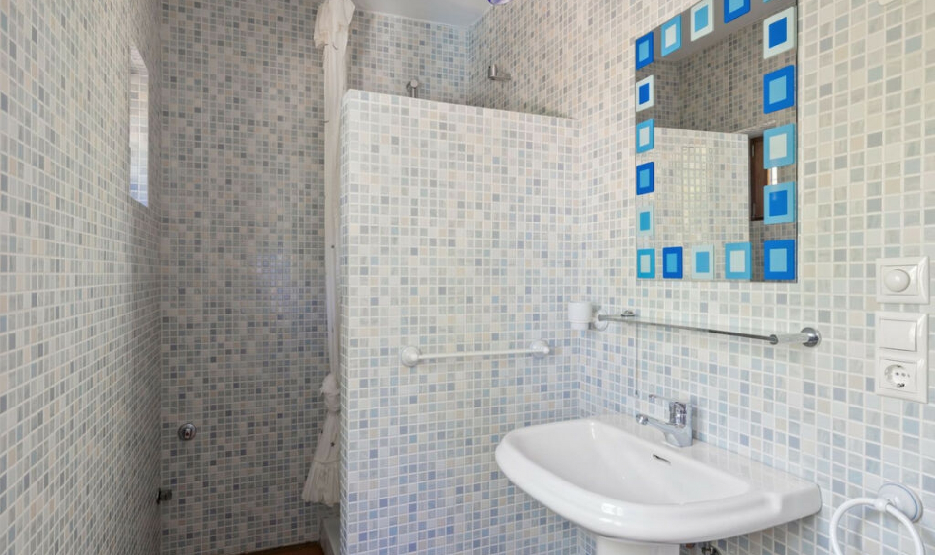 Resale - House -
Marbesa