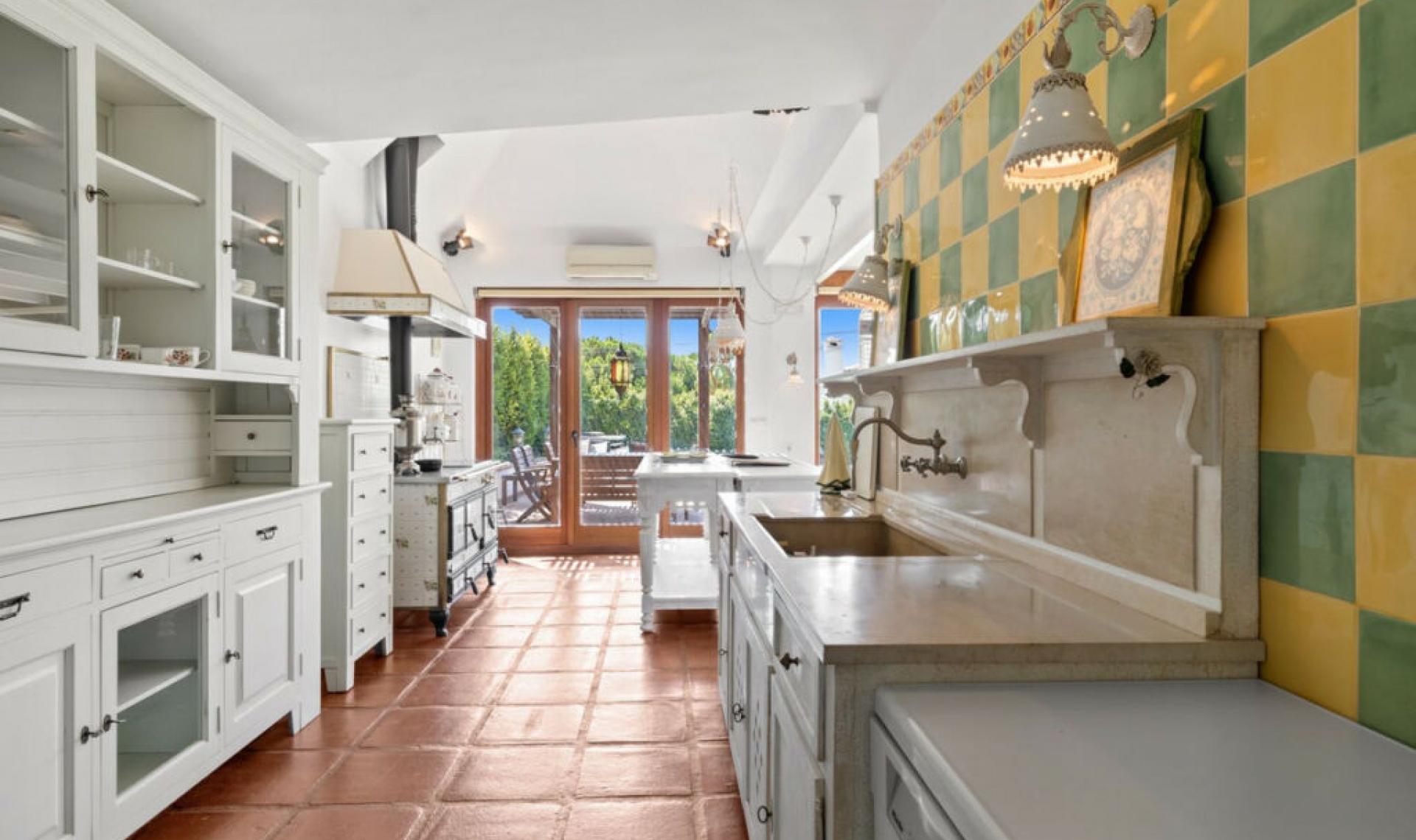 Resale - House -
Marbesa