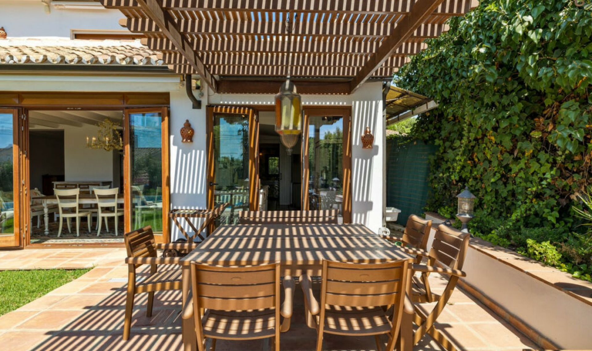 Resale - House -
Marbesa