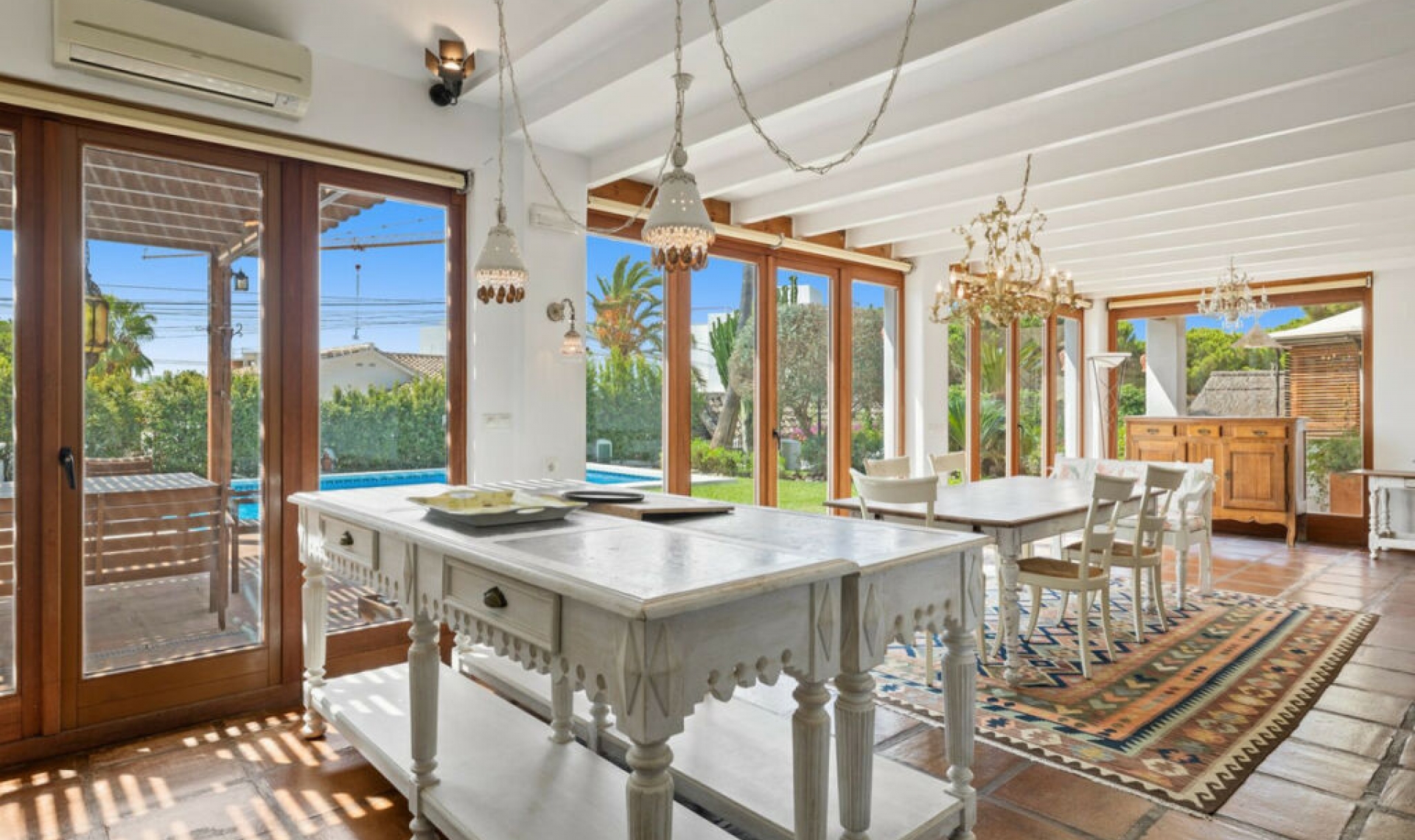 Resale - House -
Marbesa