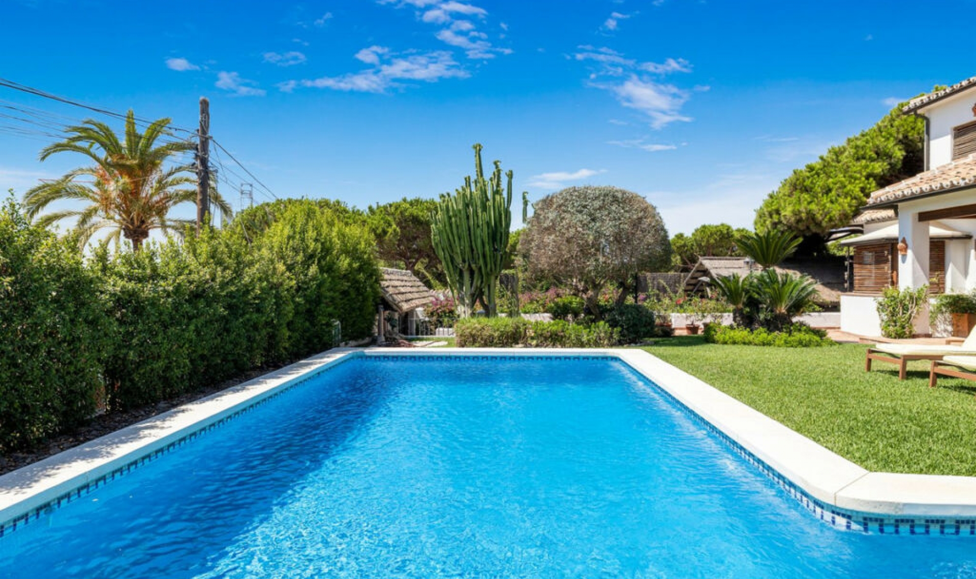 Resale - House -
Marbesa