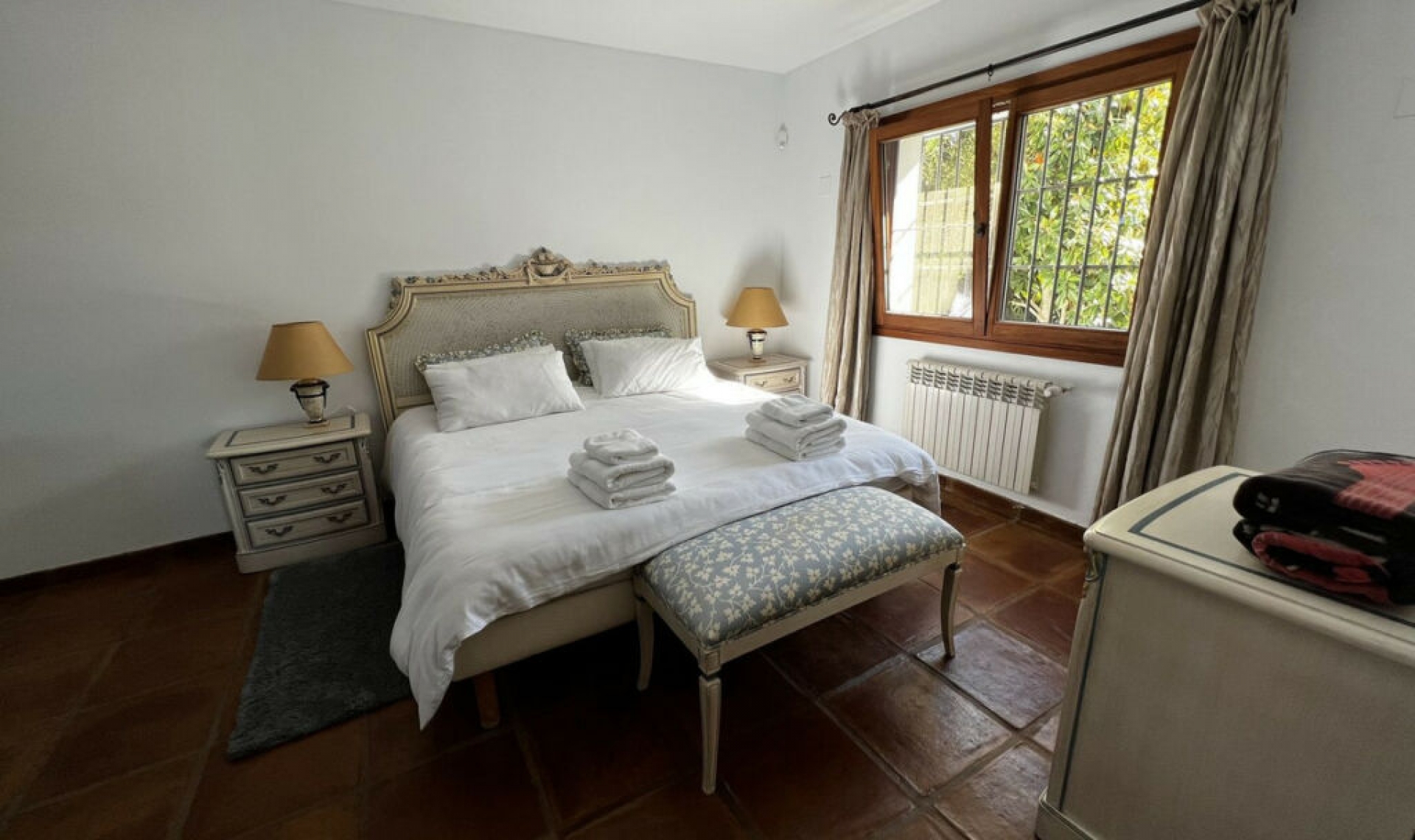 Resale - House -
Marbesa