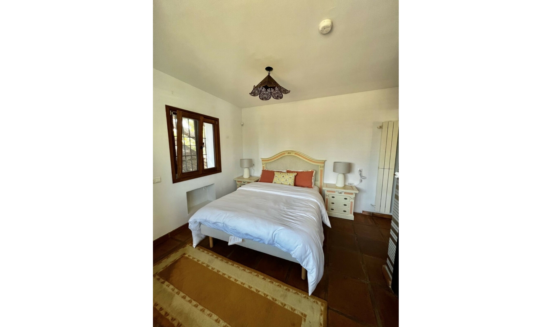 Resale - House -
Marbesa