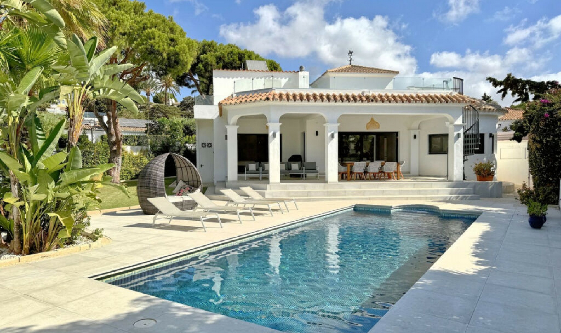Resale - House -
Marbesa