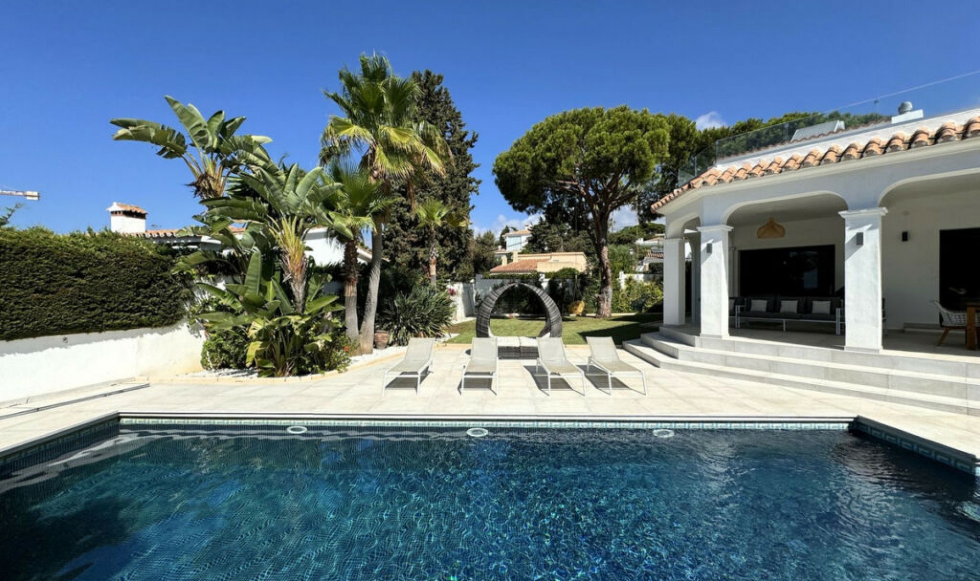 Resale - House -
Marbesa