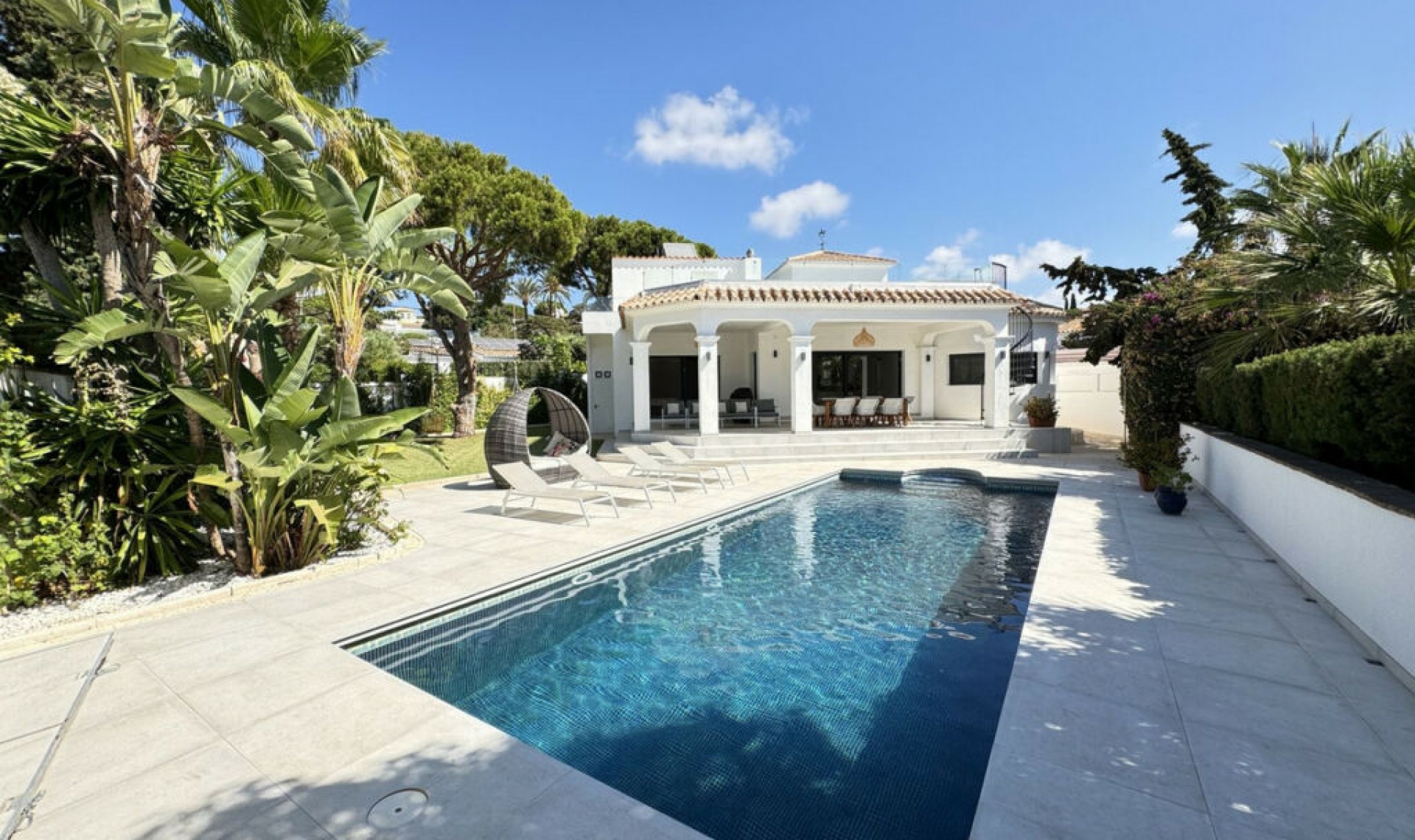 Resale - House -
Marbesa
