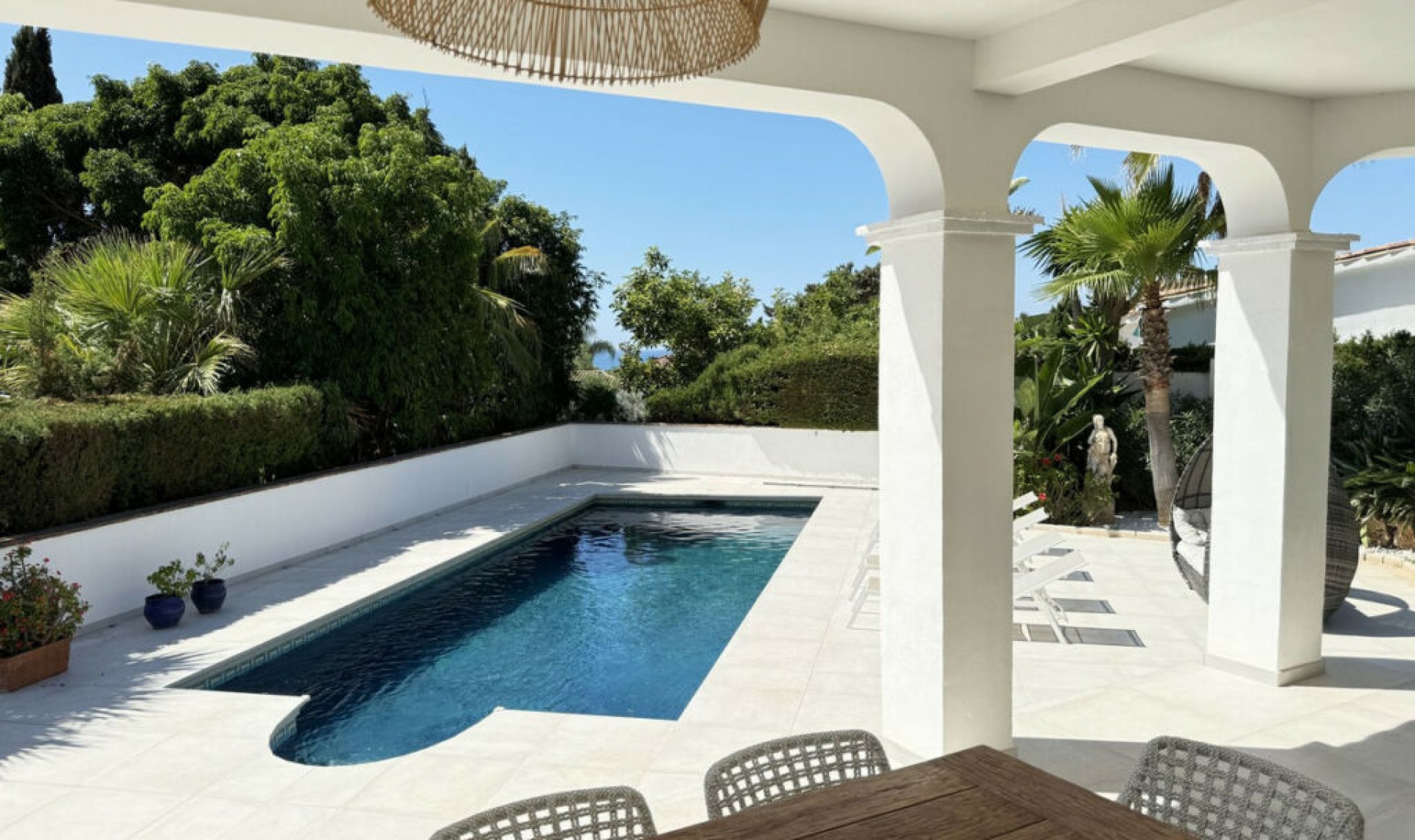 Resale - House -
Marbesa
