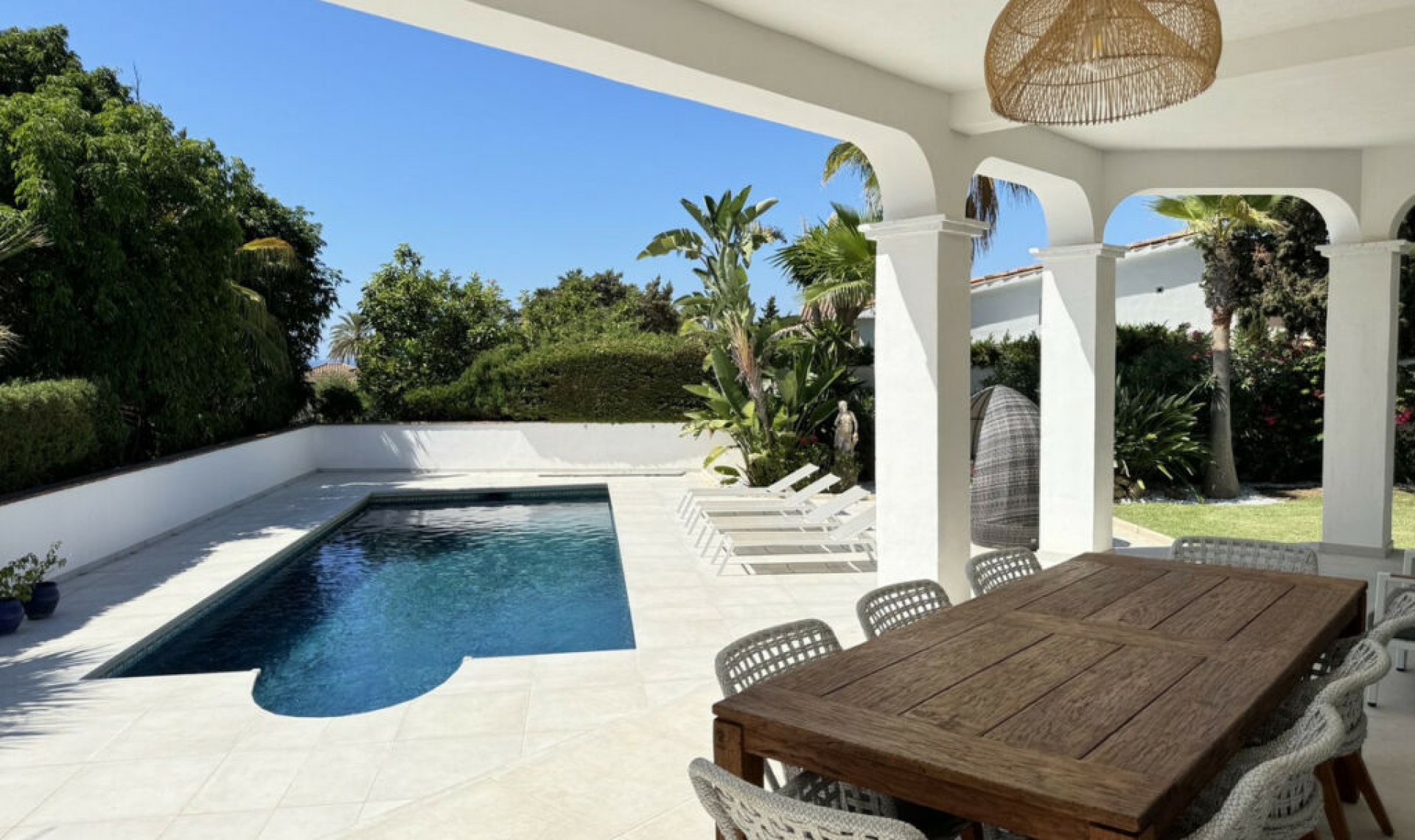 Resale - House -
Marbesa
