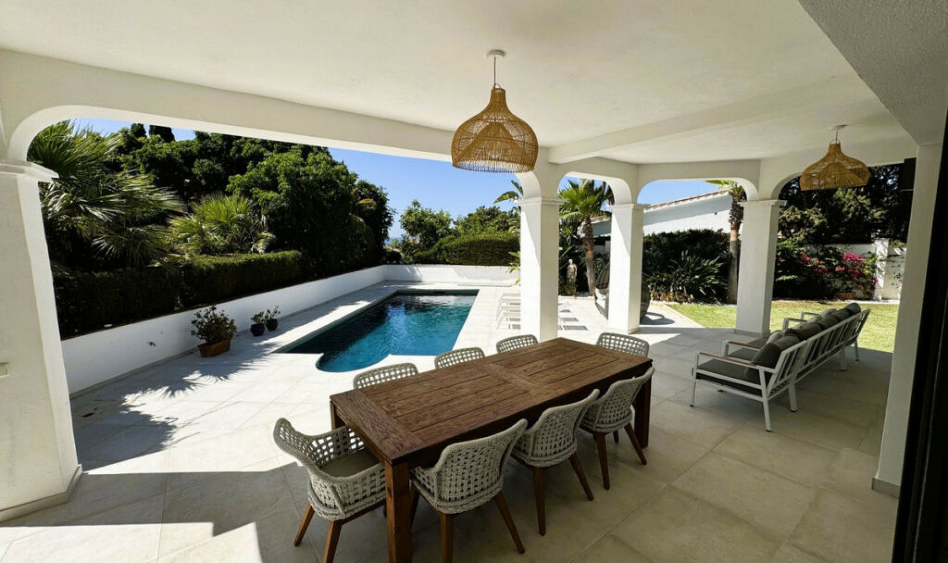 Resale - House -
Marbesa