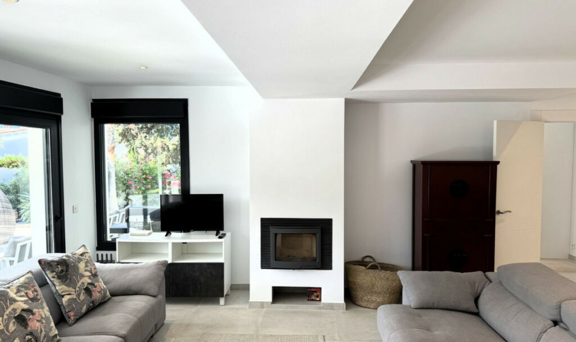 Resale - House -
Marbesa