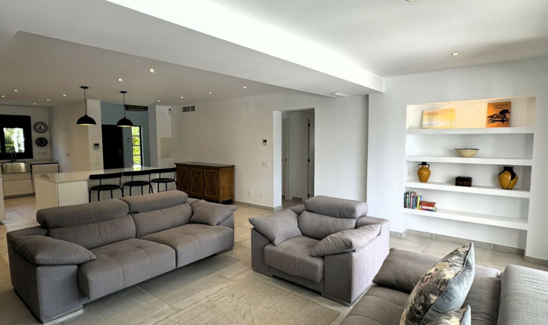 Resale - House -
Marbesa