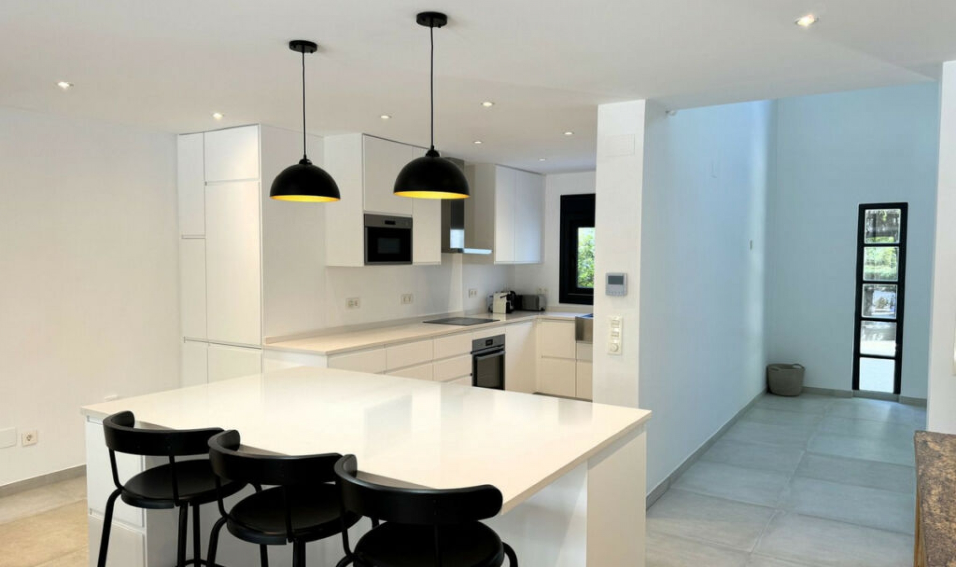Resale - House -
Marbesa