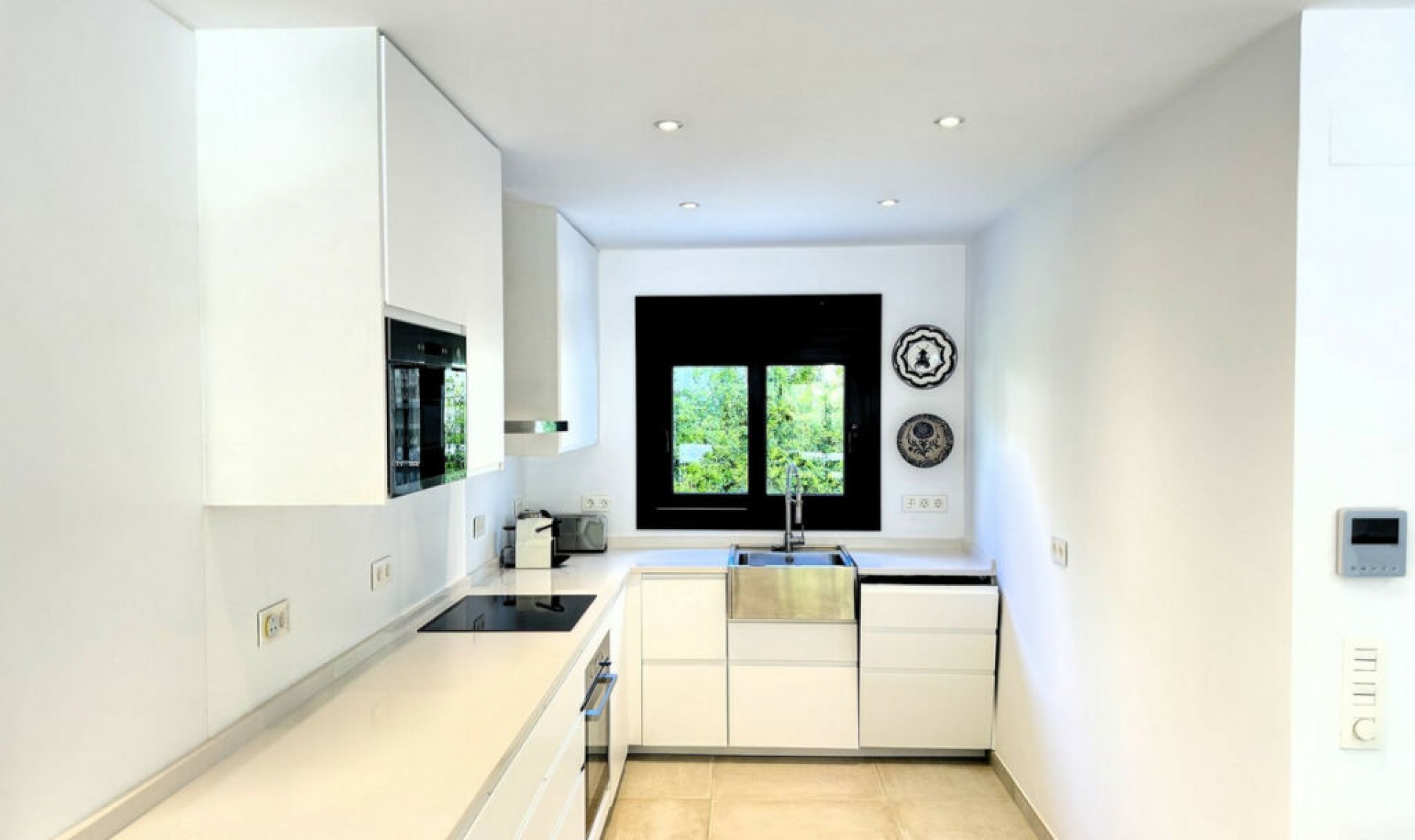Resale - House -
Marbesa