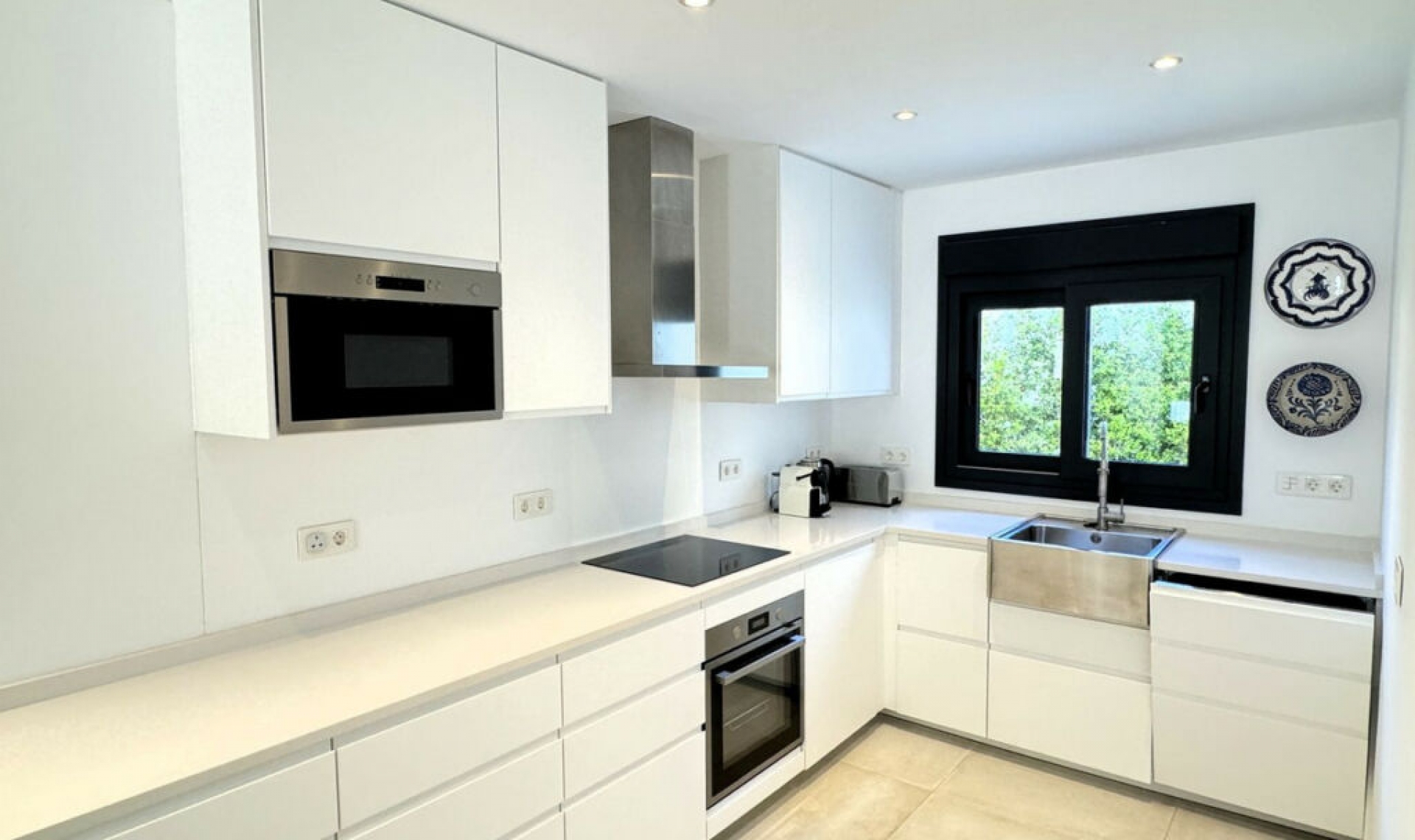 Resale - House -
Marbesa