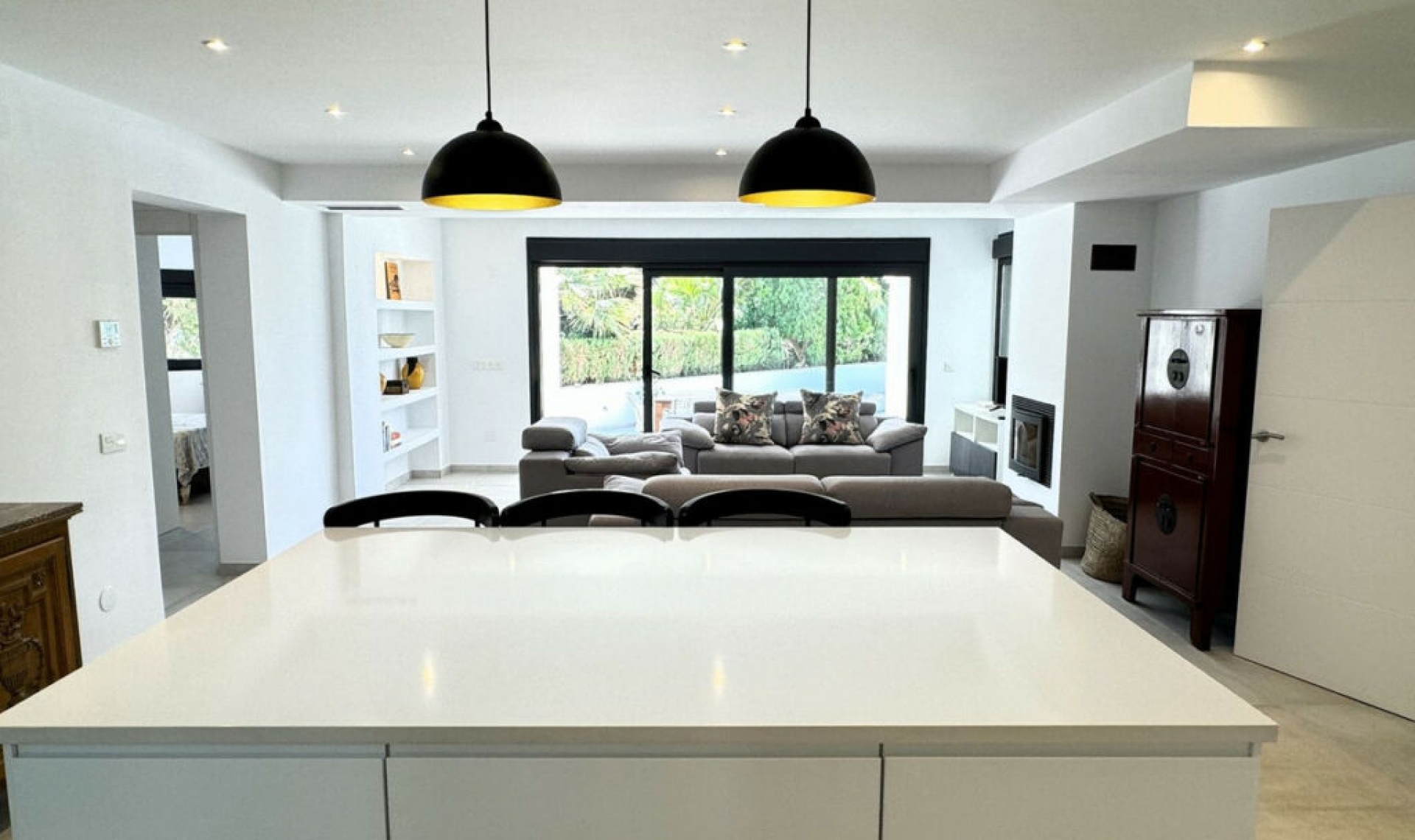 Resale - House -
Marbesa