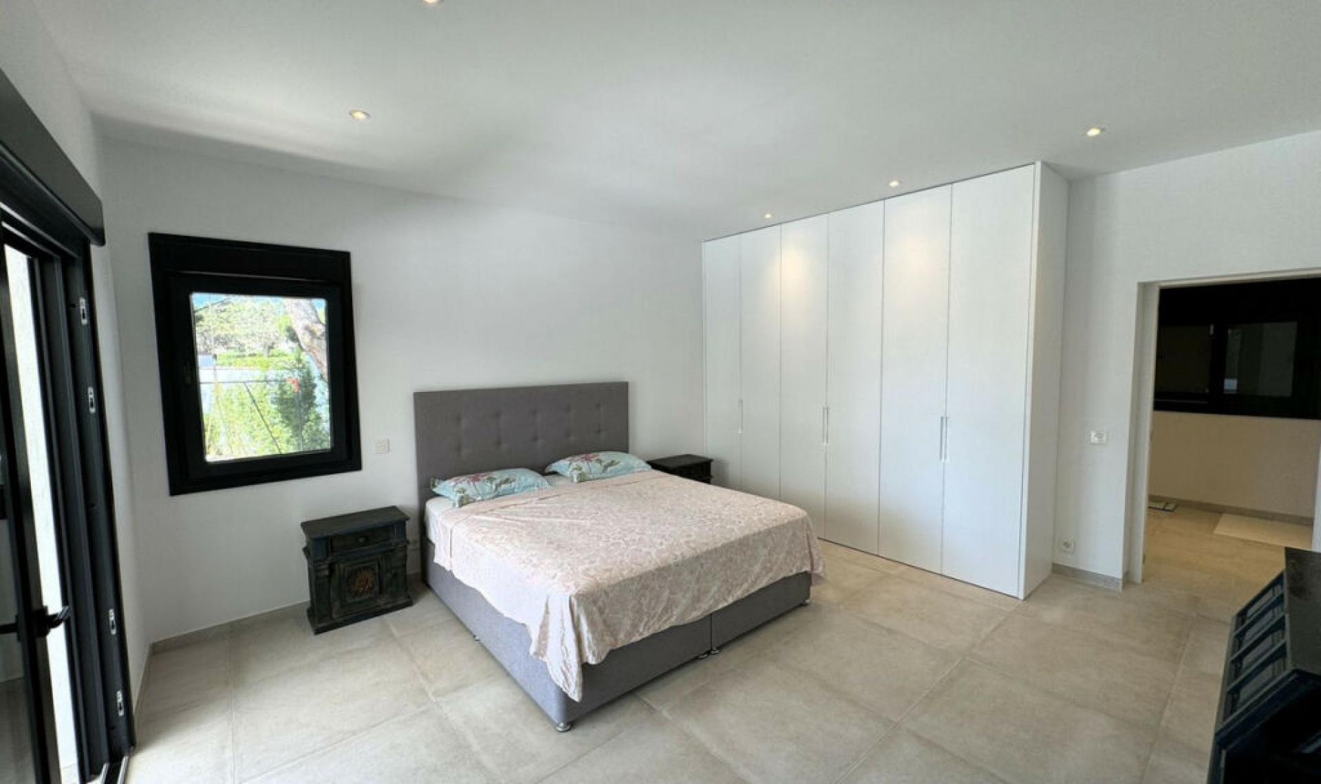 Resale - House -
Marbesa