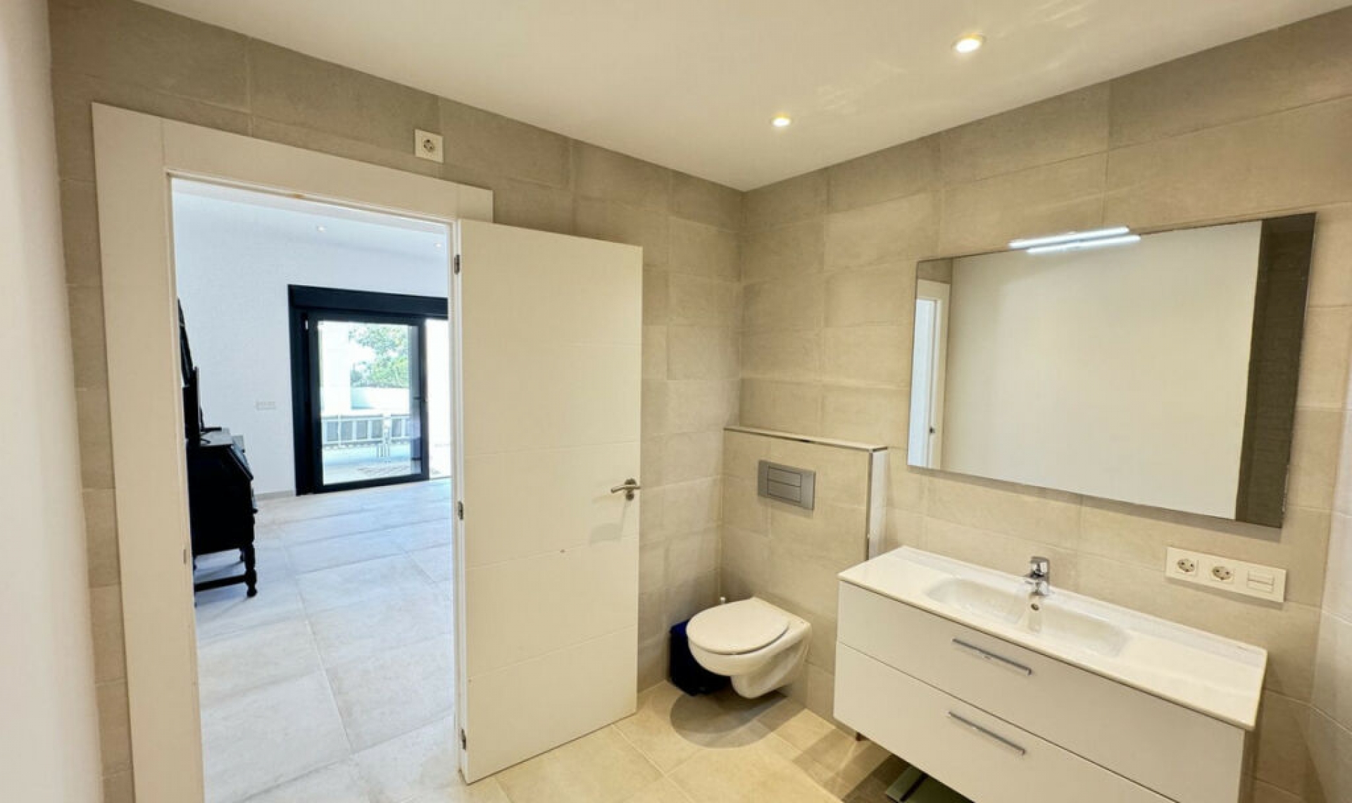 Resale - House -
Marbesa