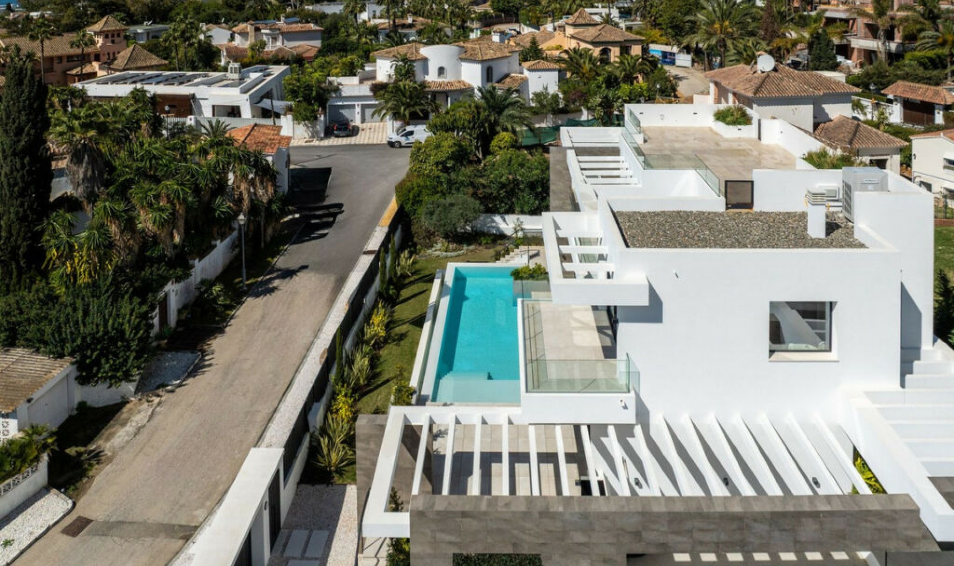 Resale - House -
Marbesa