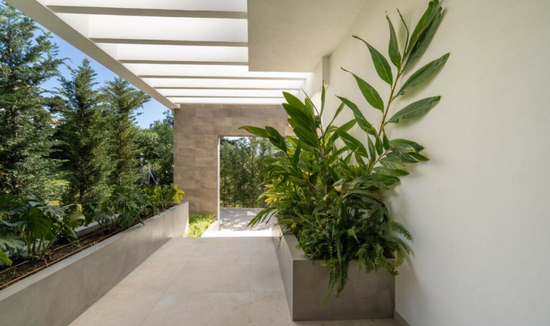 Resale - House -
Marbesa