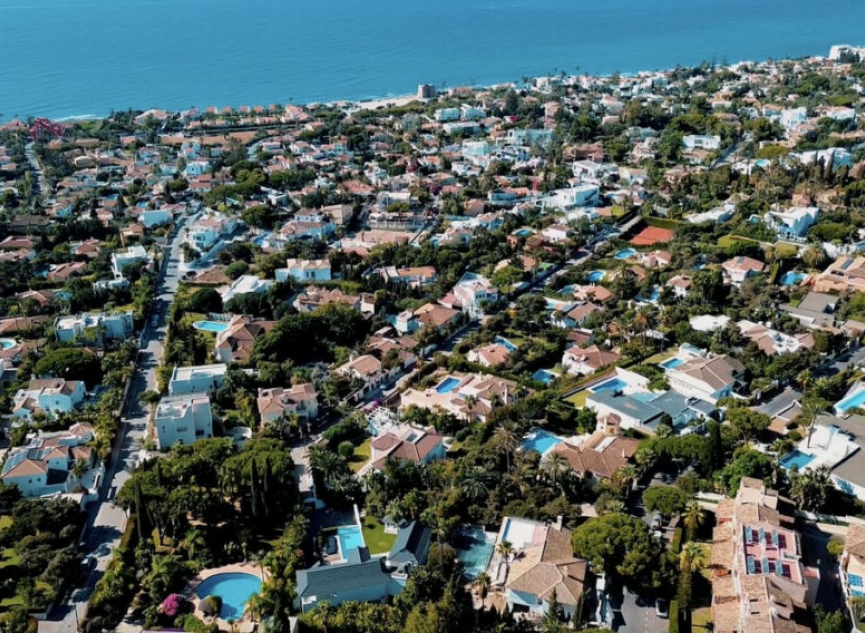 Resale - House -
Marbesa