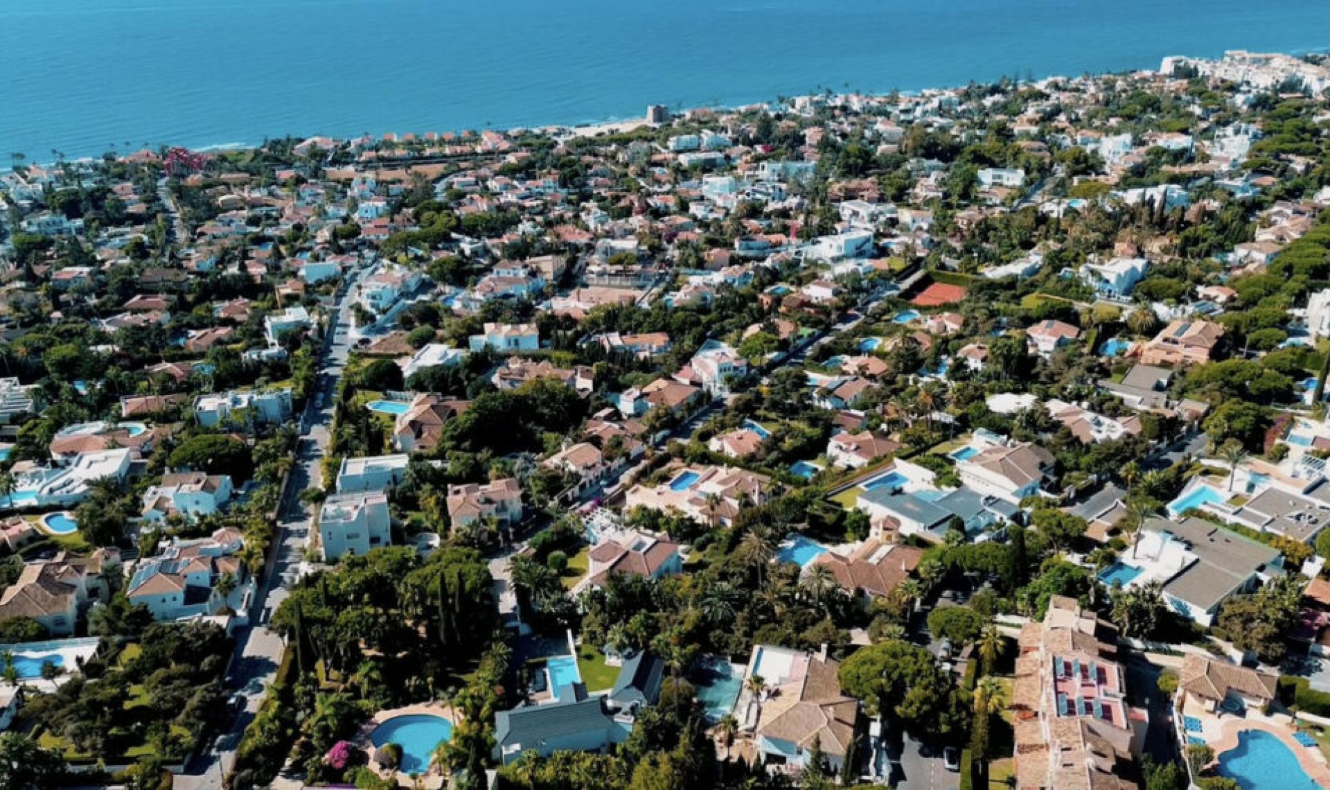 Resale - House -
Marbesa