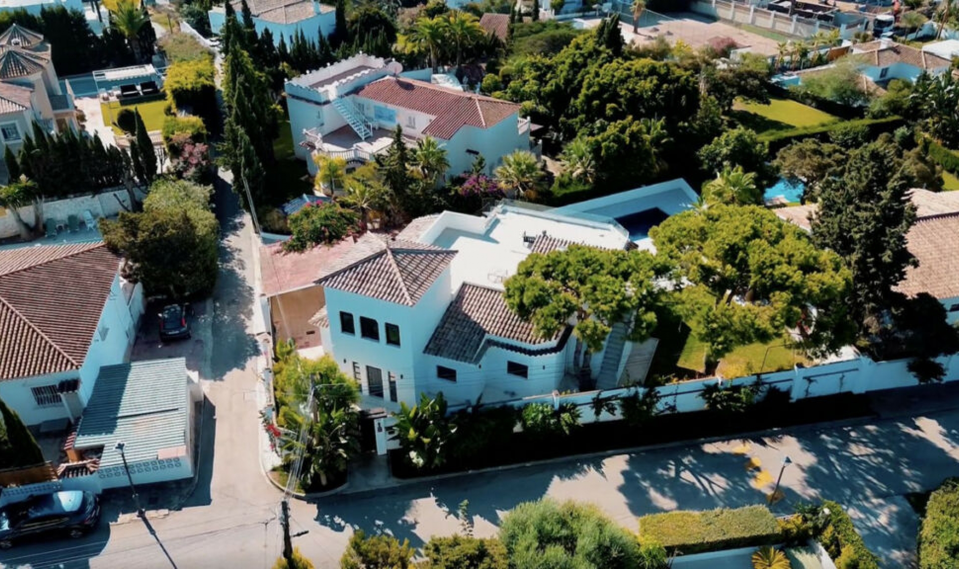 Resale - House -
Marbesa