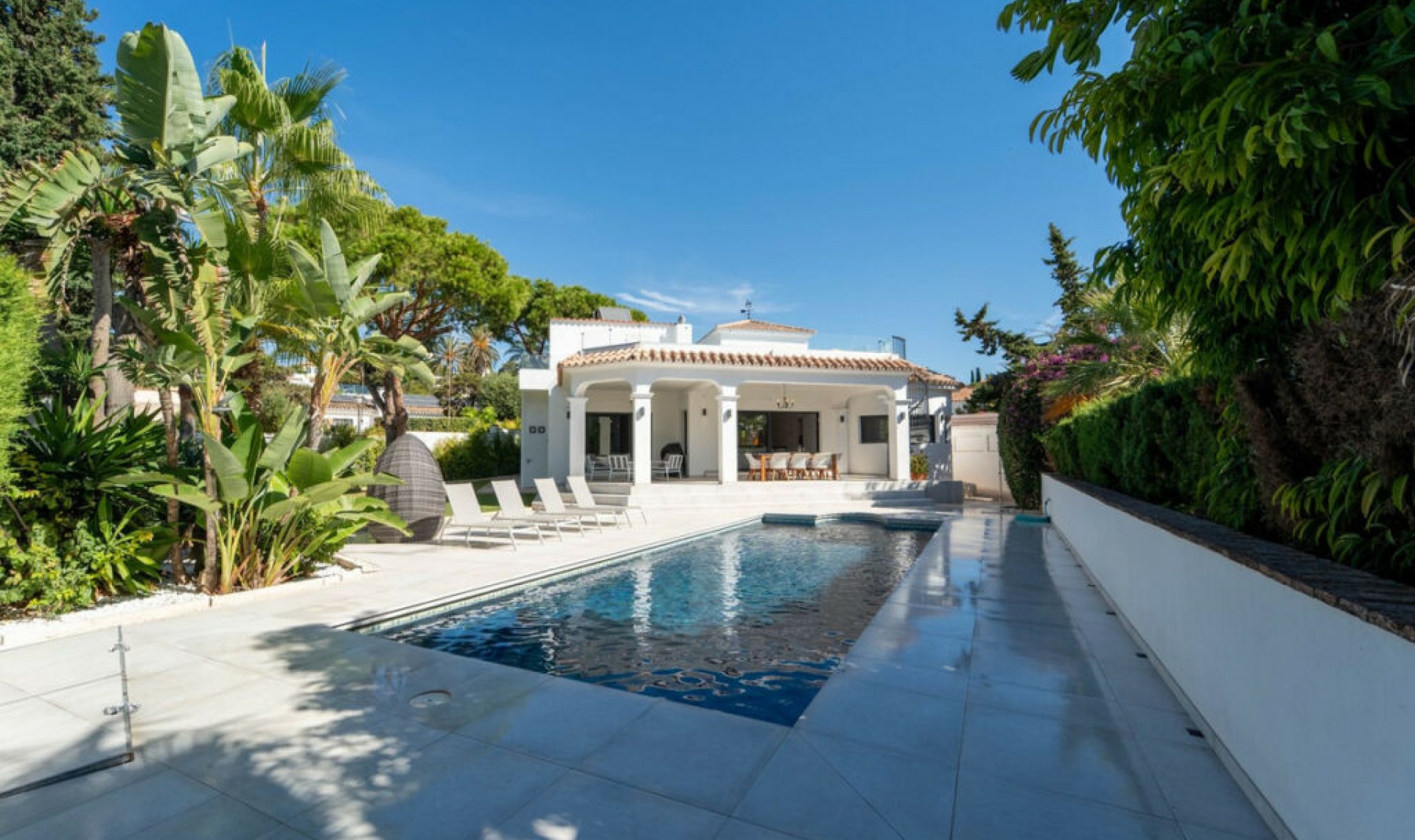 Resale - House -
Marbesa