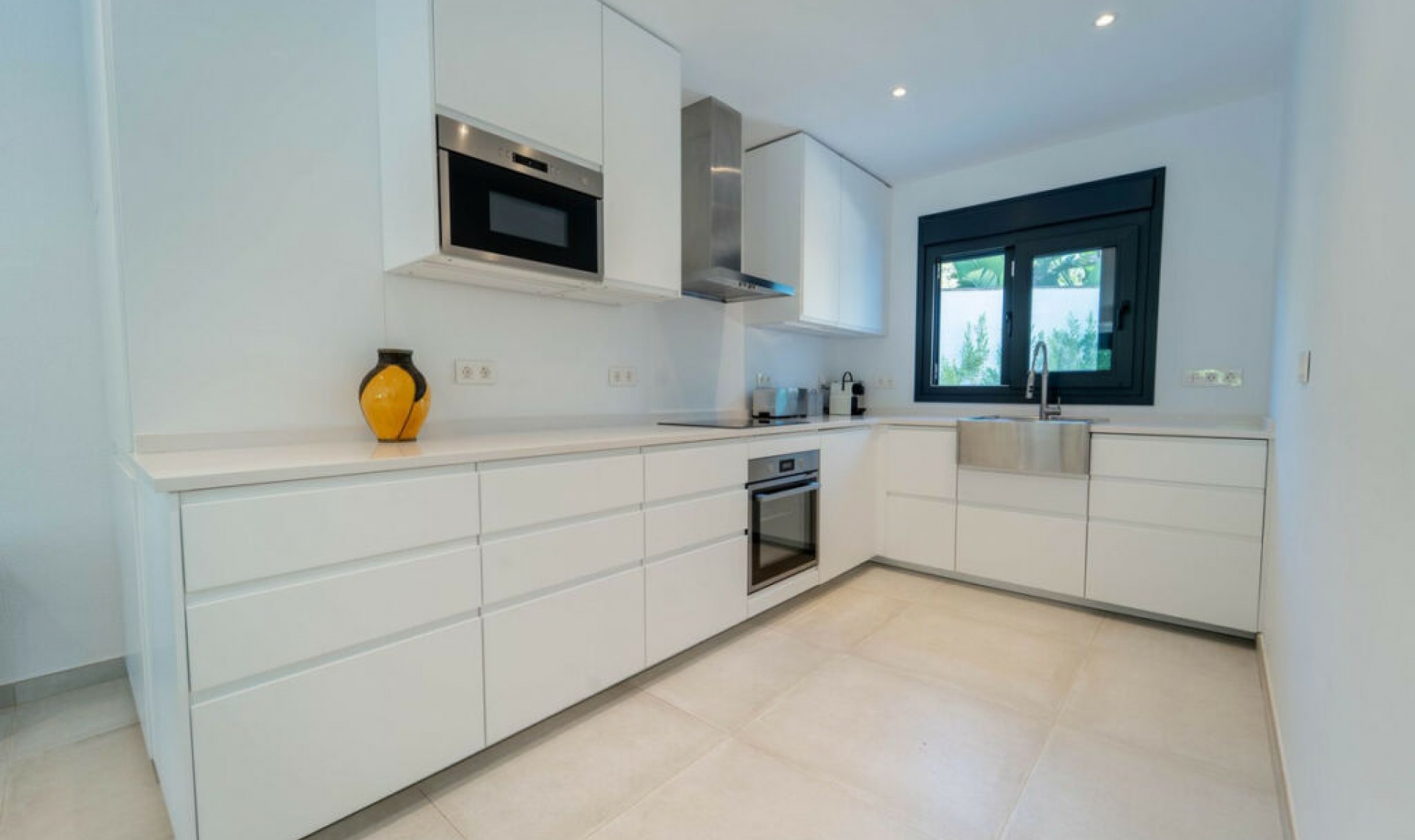 Resale - House -
Marbesa