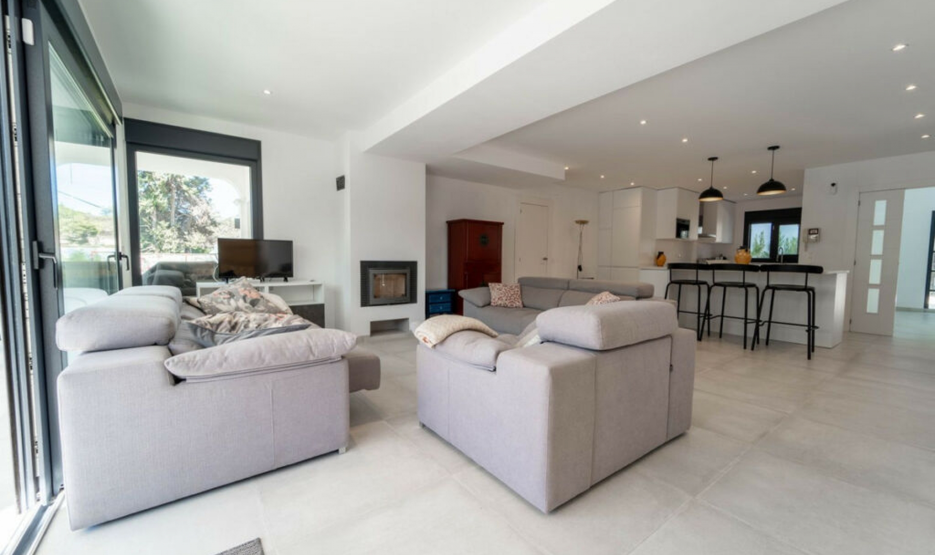 Resale - House -
Marbesa