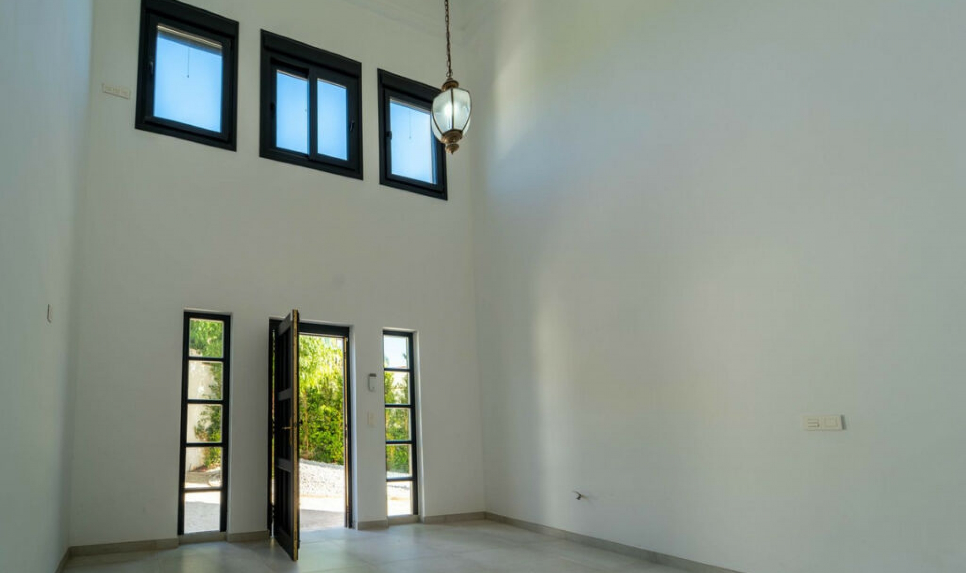 Resale - House -
Marbesa