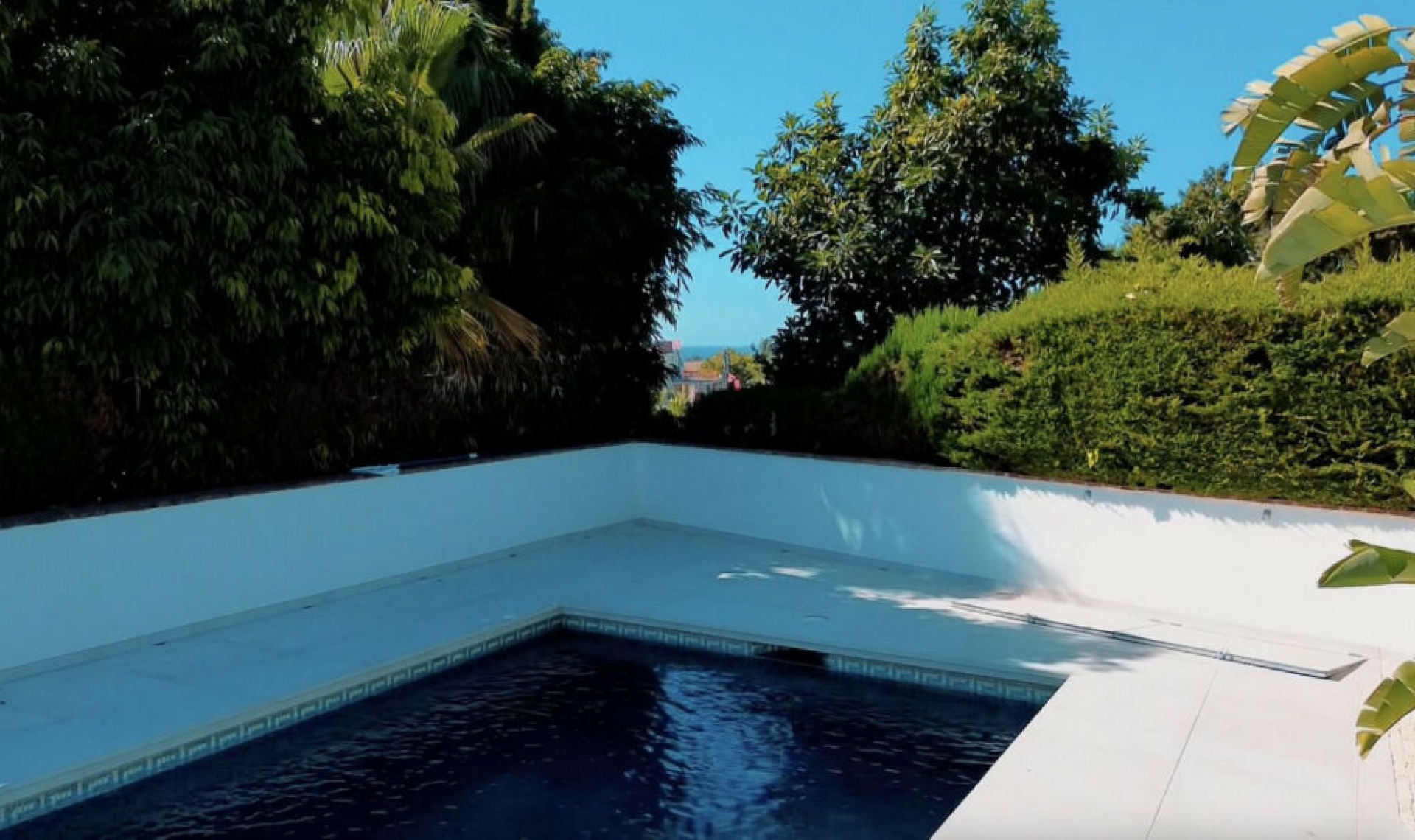 Resale - House -
Marbesa