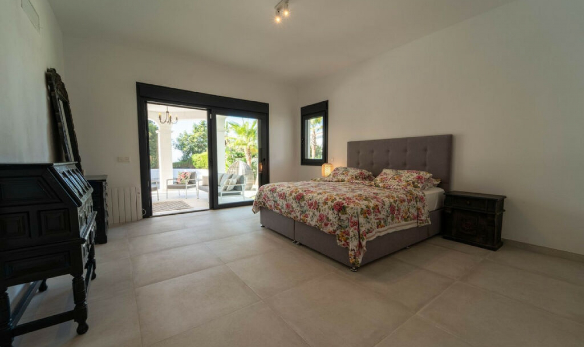 Resale - House -
Marbesa